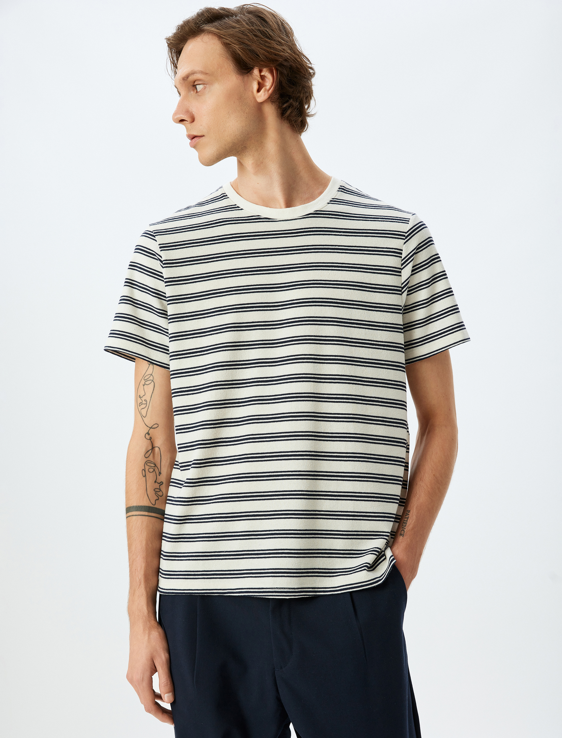   Bisiklet Yaka Kısa Kollu Regular Fit Pamuk Karışımlı Havlu Kumaş Çizgili Tişört