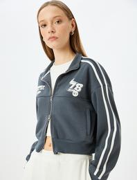 Dik Yaka Fermuarlı Cep Detaylı Biyeli Crop Kolej Sweatshirt