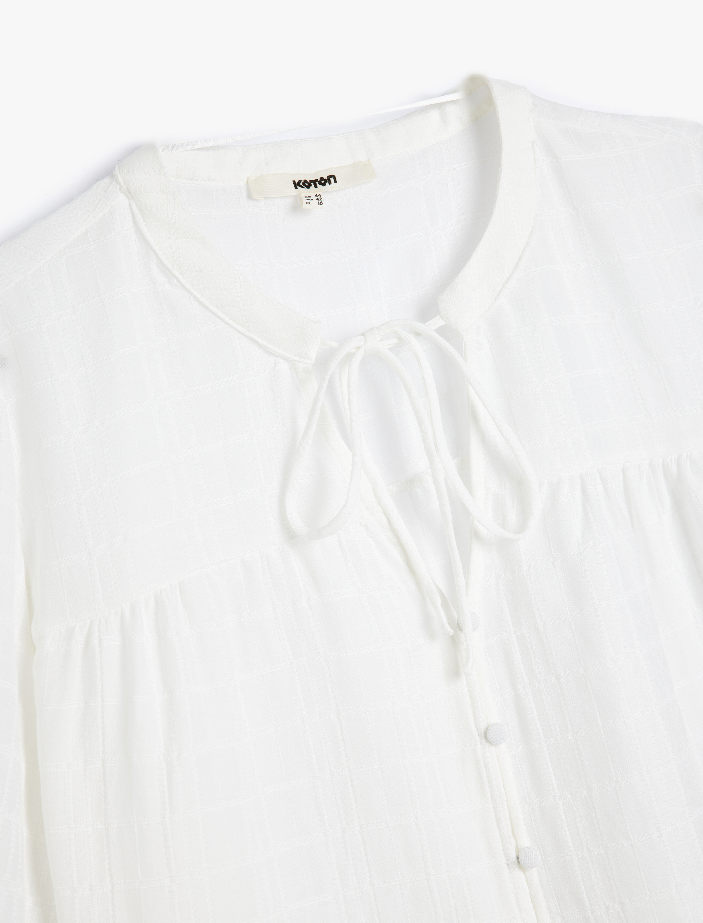   Uzun Balon Kollu Yuvarlak Yaka Bağlama Detaylı Düğmeli Bluz