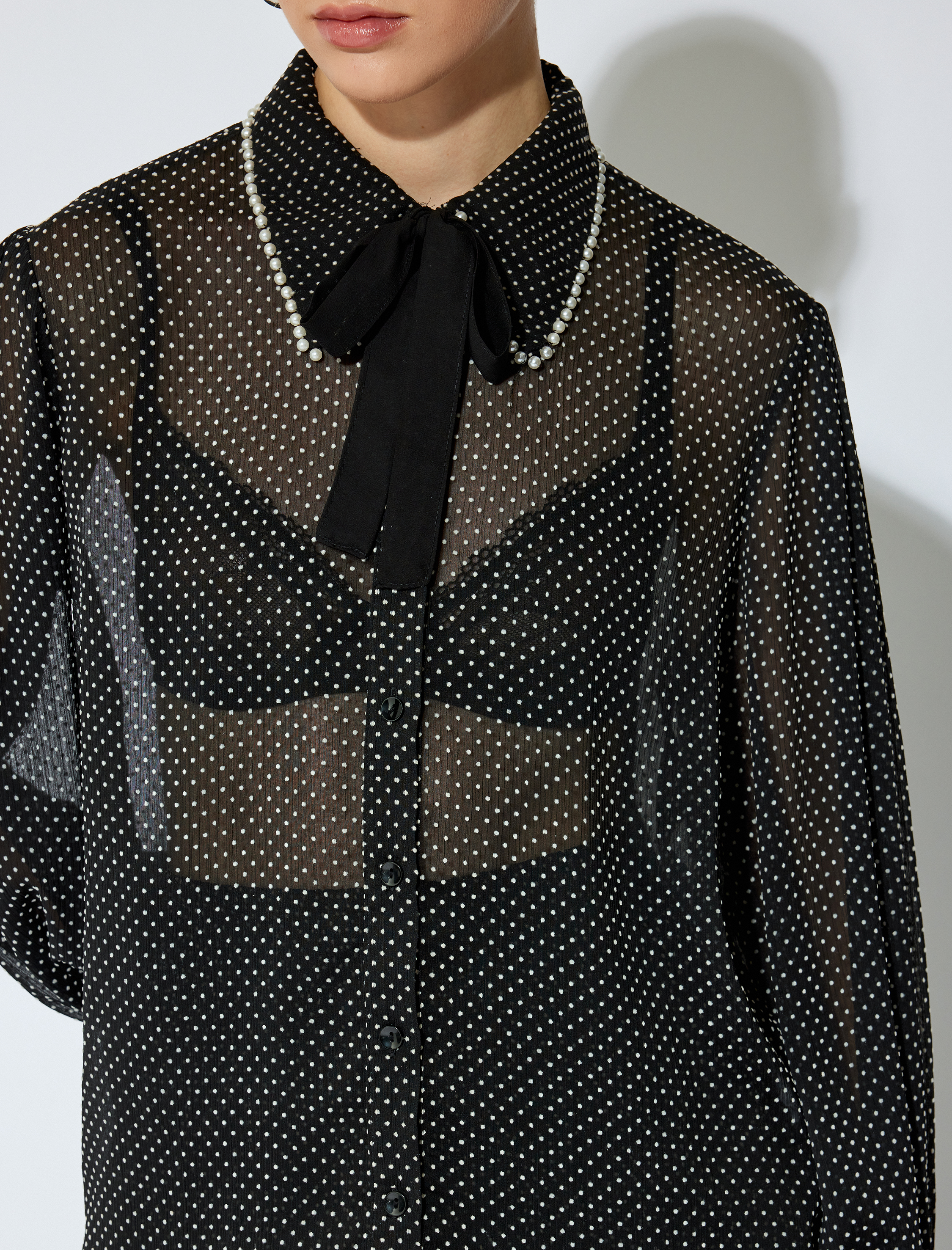   Koton X Sibil Çetinkaya - Bağlama ve İnci Detaylı Uzun Kollu Puantiyeli Yarı Transparan Gömlek