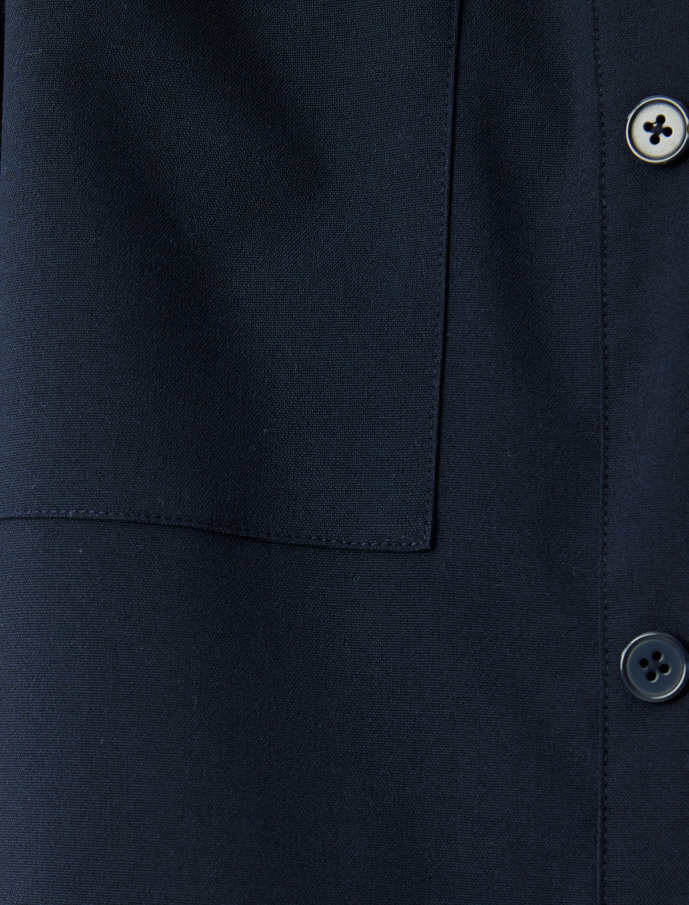   Uzun Kollu Kapaklı Cep Detaylı Regular Fit Viskon Karışımlı Klasik Gömlek