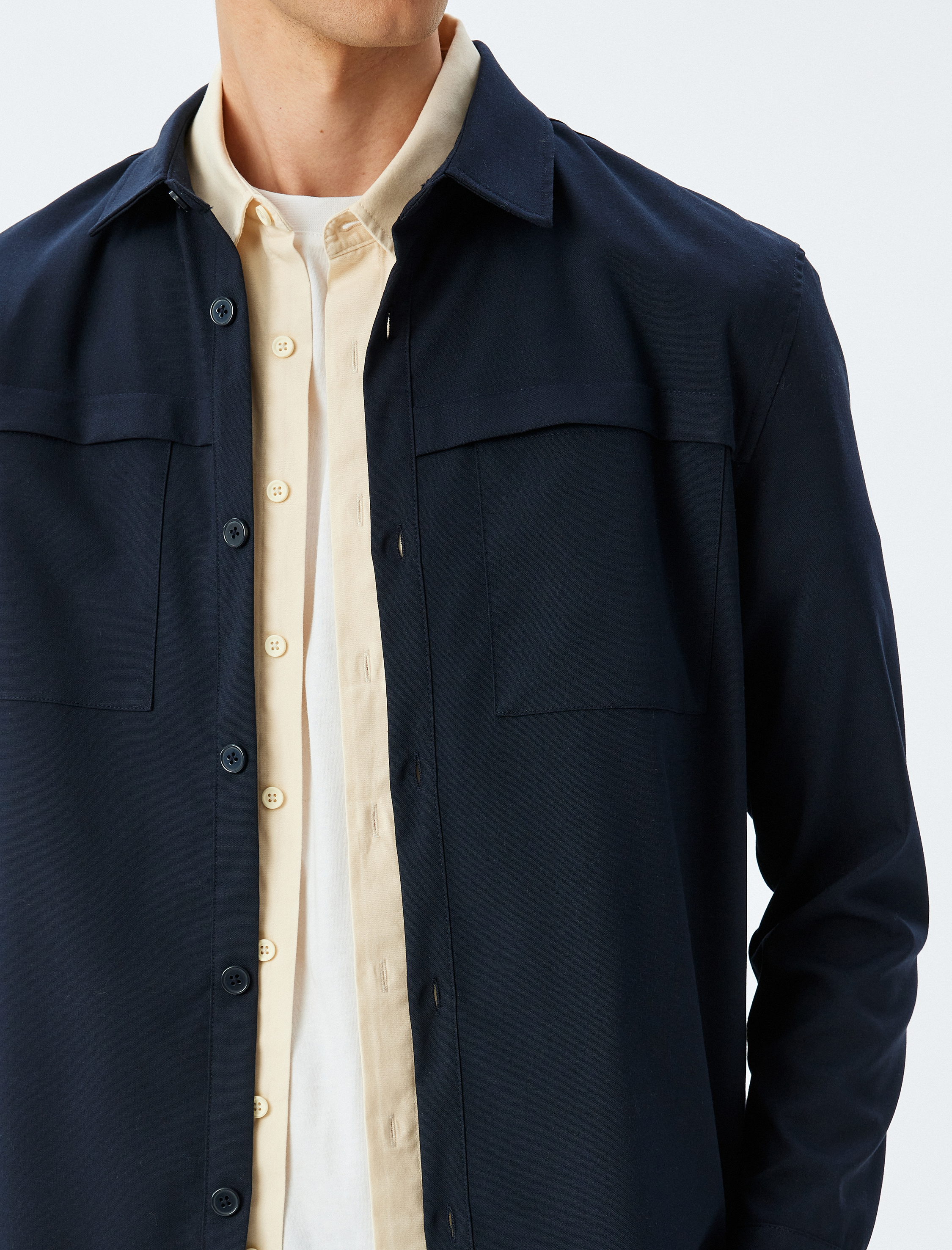   Uzun Kollu Kapaklı Cep Detaylı Regular Fit Viskon Karışımlı Klasik Gömlek