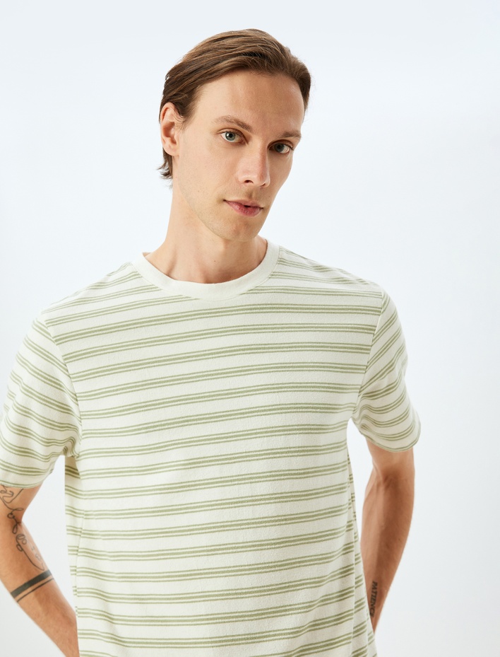  Bisiklet Yaka Kısa Kollu Regular Fit Pamuk Karışımlı Havlu Kumaş Çizgili Tişört