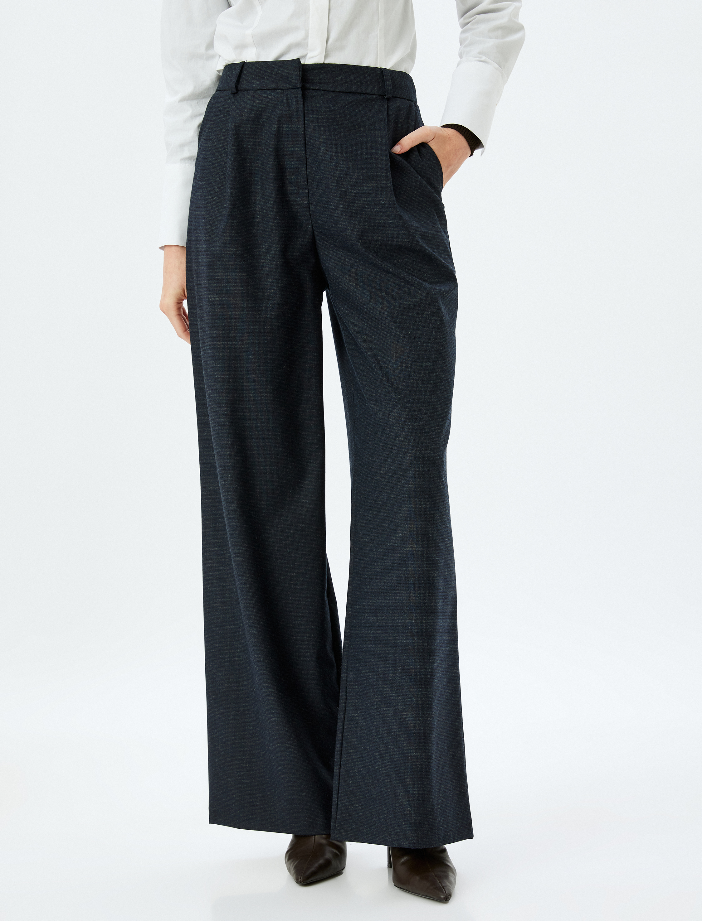   Pile Detaylı Geniş Paça Kumaş Pantolon