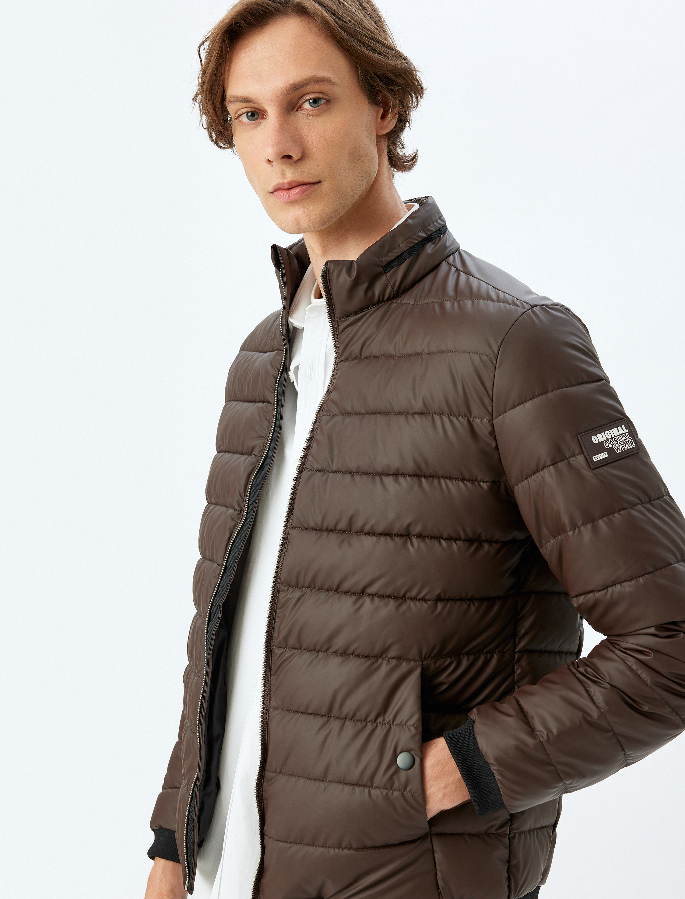Dik Yaka Etiket Detaylı Lateks Kumaş Slim Fit Şişme Ceket