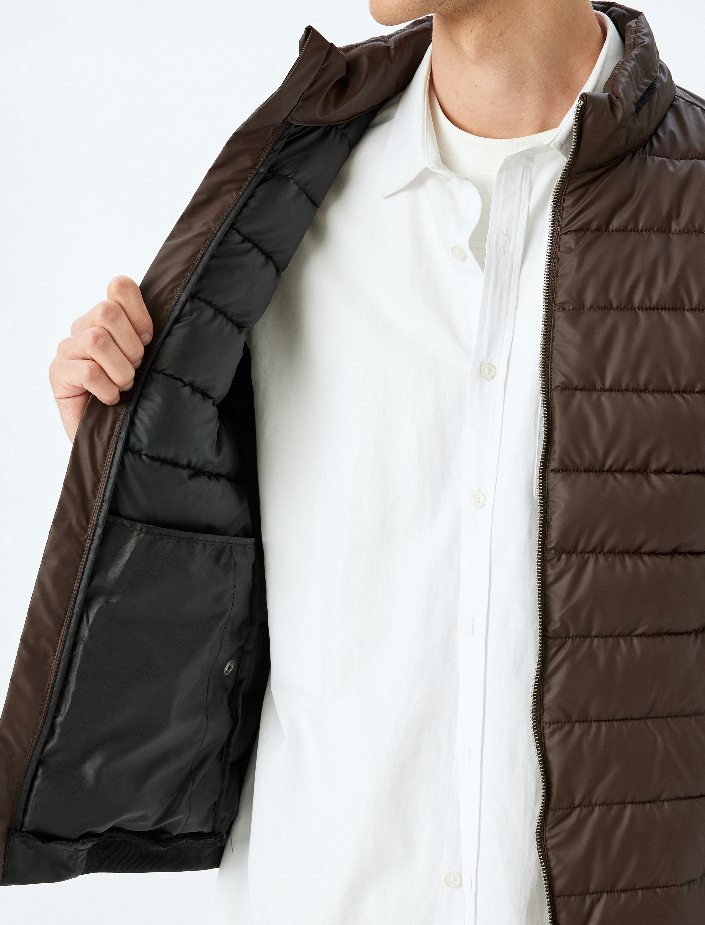 Dik Yaka Etiket Detaylı Lateks Kumaş Slim Fit Şişme Ceket
