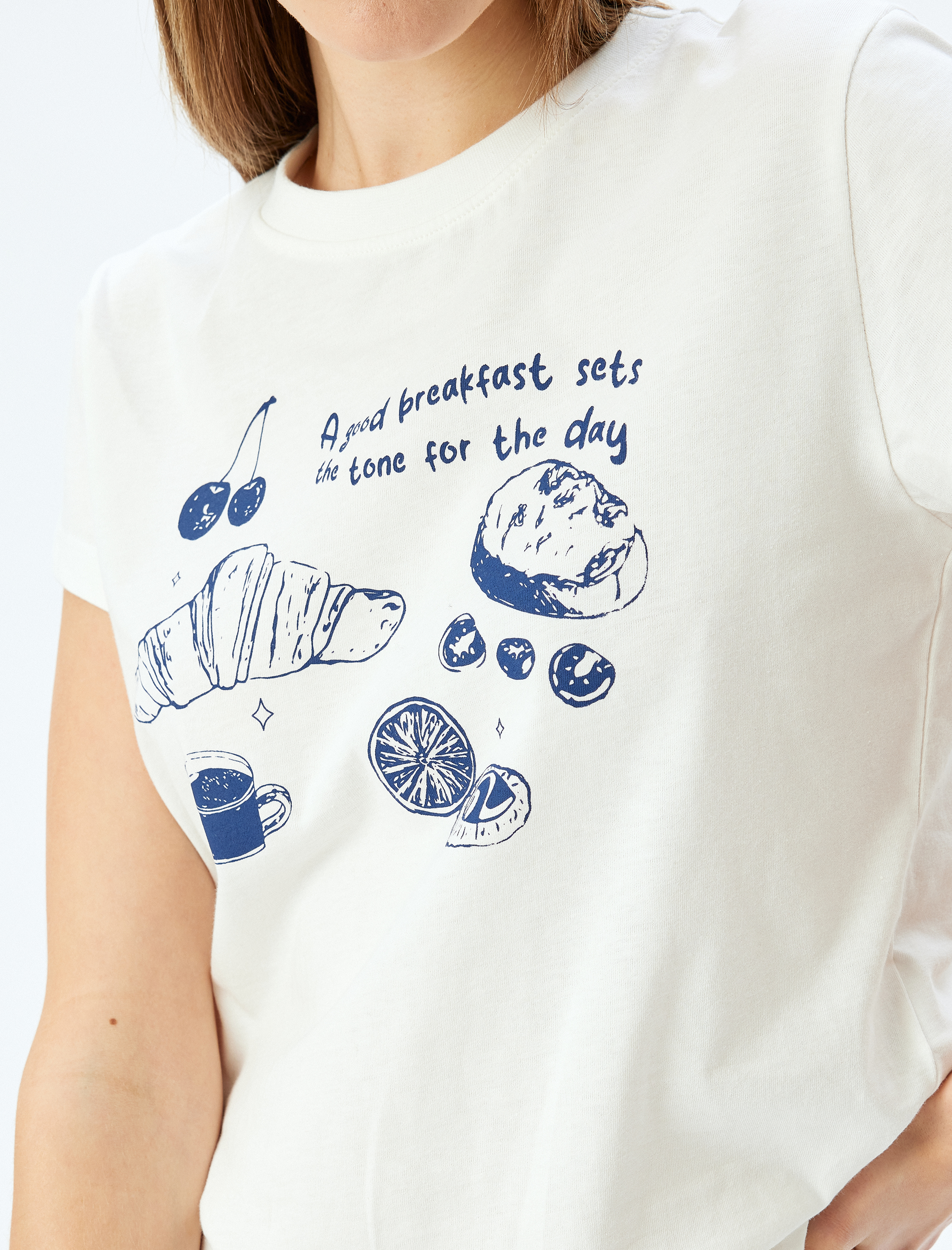   Bisiklet Yaka Dar Kalıp Kısa Kollu Meyve Baskılı Tişört