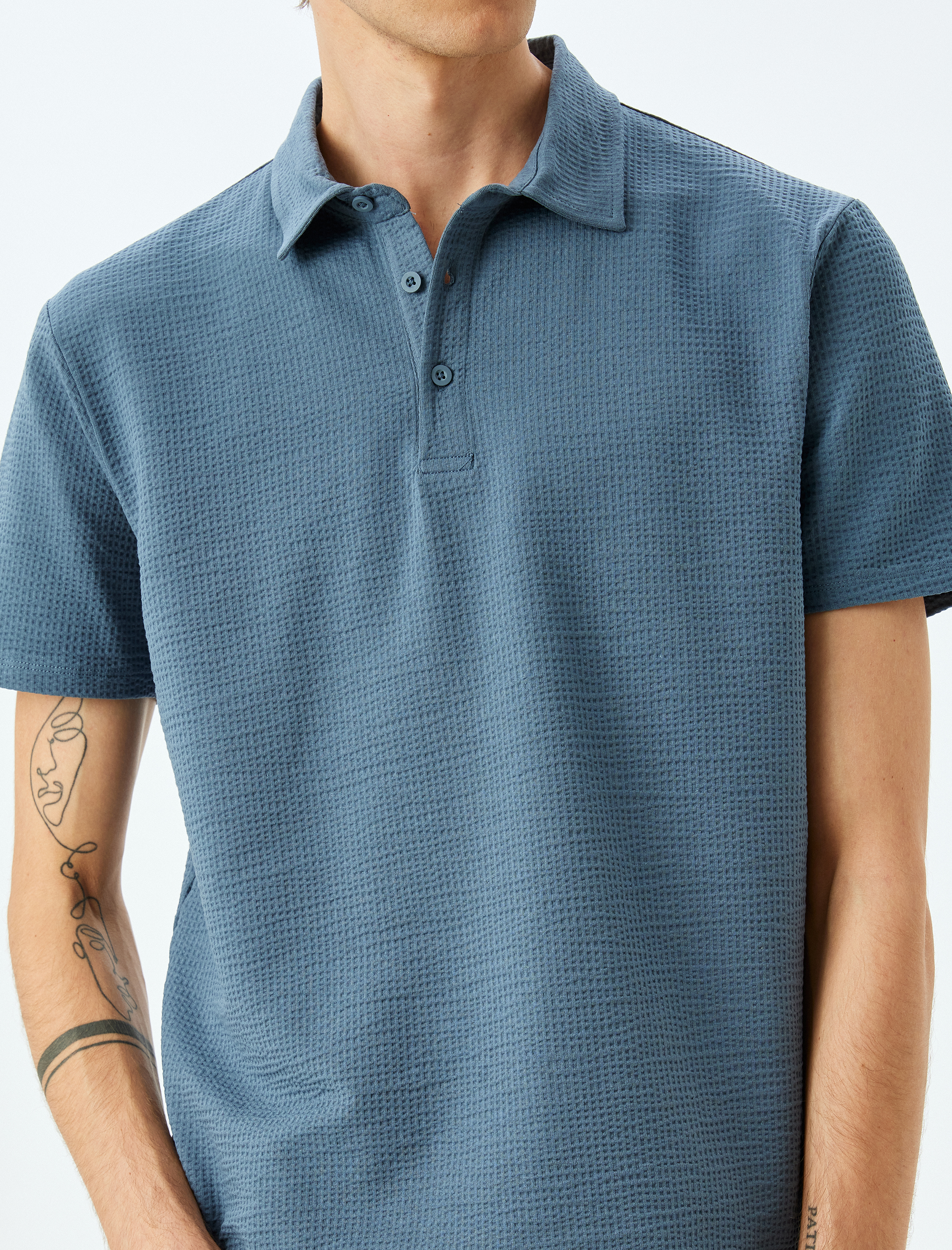   Kısa Kollu Pamuklu Regular Fit Dokulu Polo Yaka Tişört