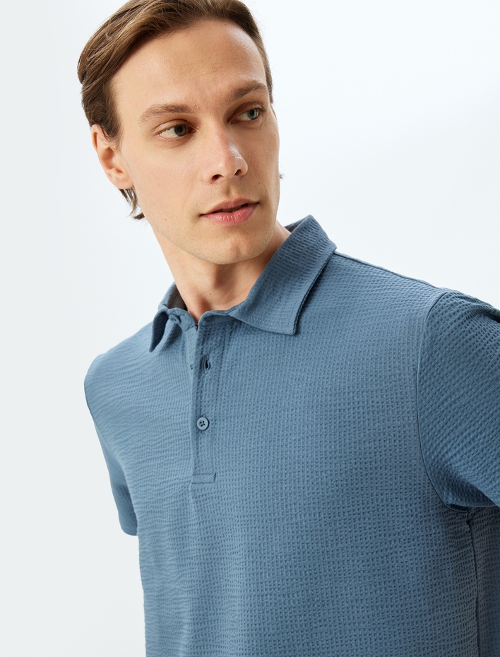  Kısa Kollu Pamuklu Regular Fit Dokulu Polo Yaka Tişört