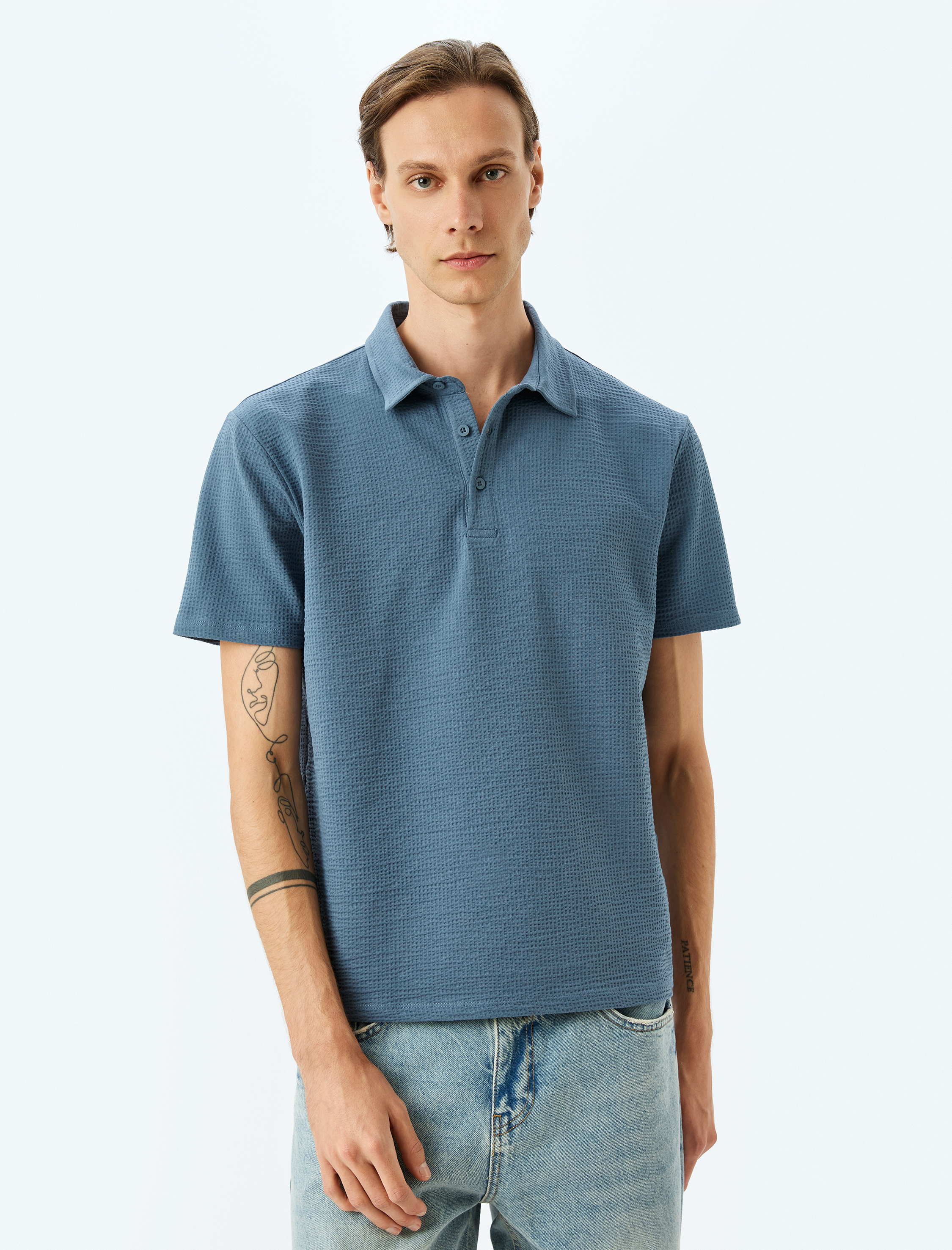   Kısa Kollu Pamuklu Regular Fit Dokulu Polo Yaka Tişört