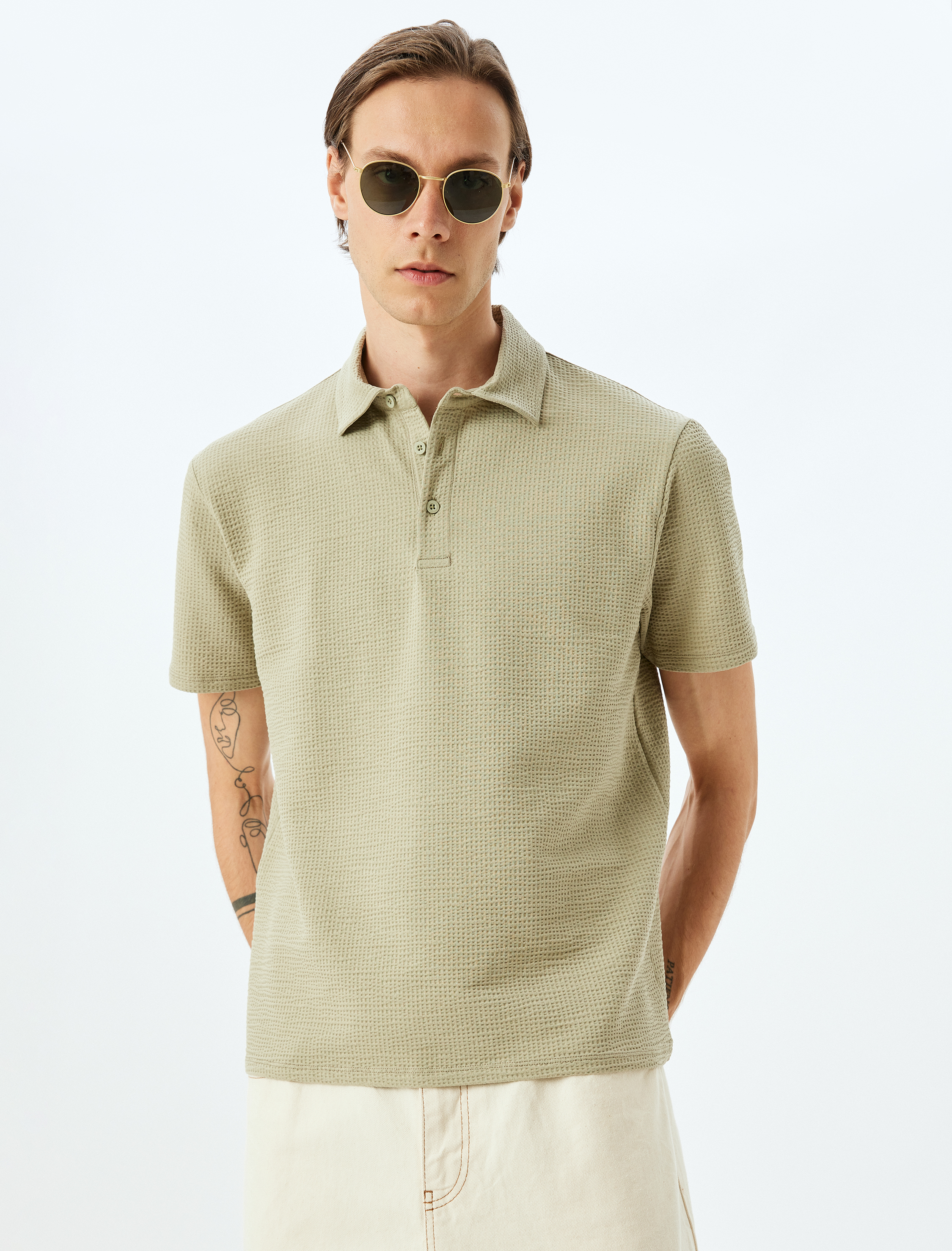   Kısa Kollu Pamuklu Regular Fit Dokulu Polo Yaka Tişört