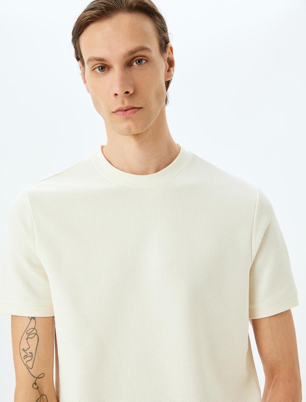 Bisiklet Yaka Pamuklu Dokulu Kısa Kollu Slim Fit Tişört_1