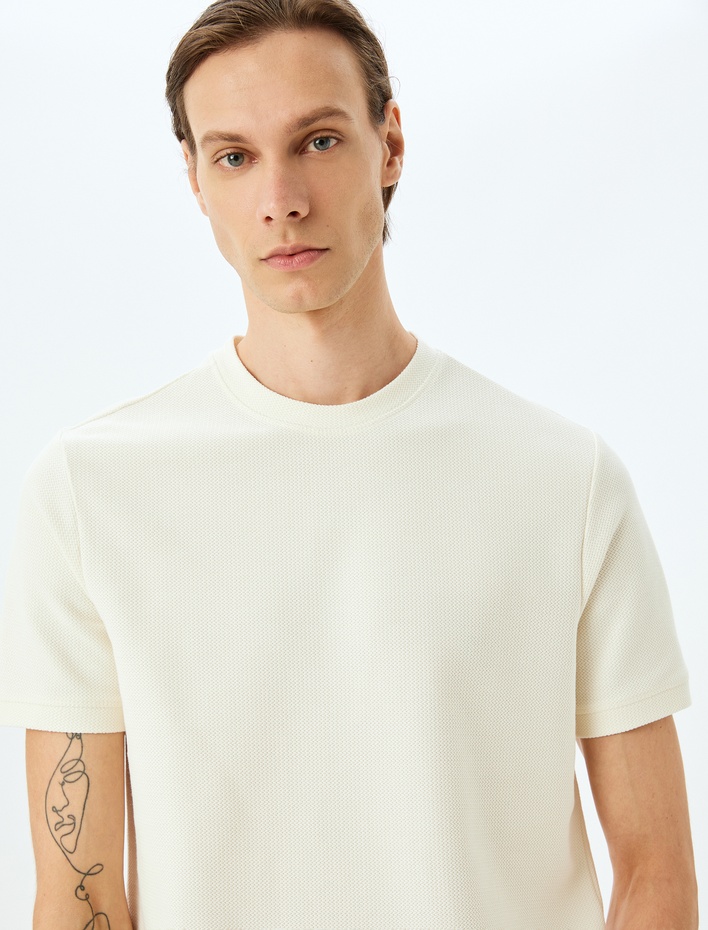  Bisiklet Yaka Pamuklu Dokulu Kısa Kollu Slim Fit Tişört