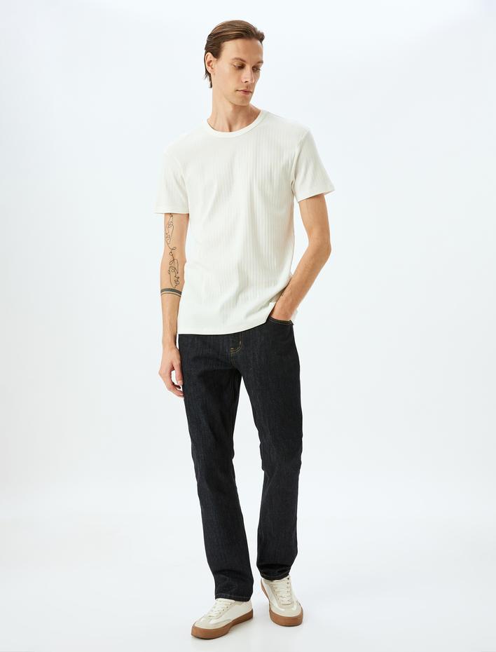  Kısa Kollu Dar Kalıp Pamuklu Bisiklet Yaka Tişört