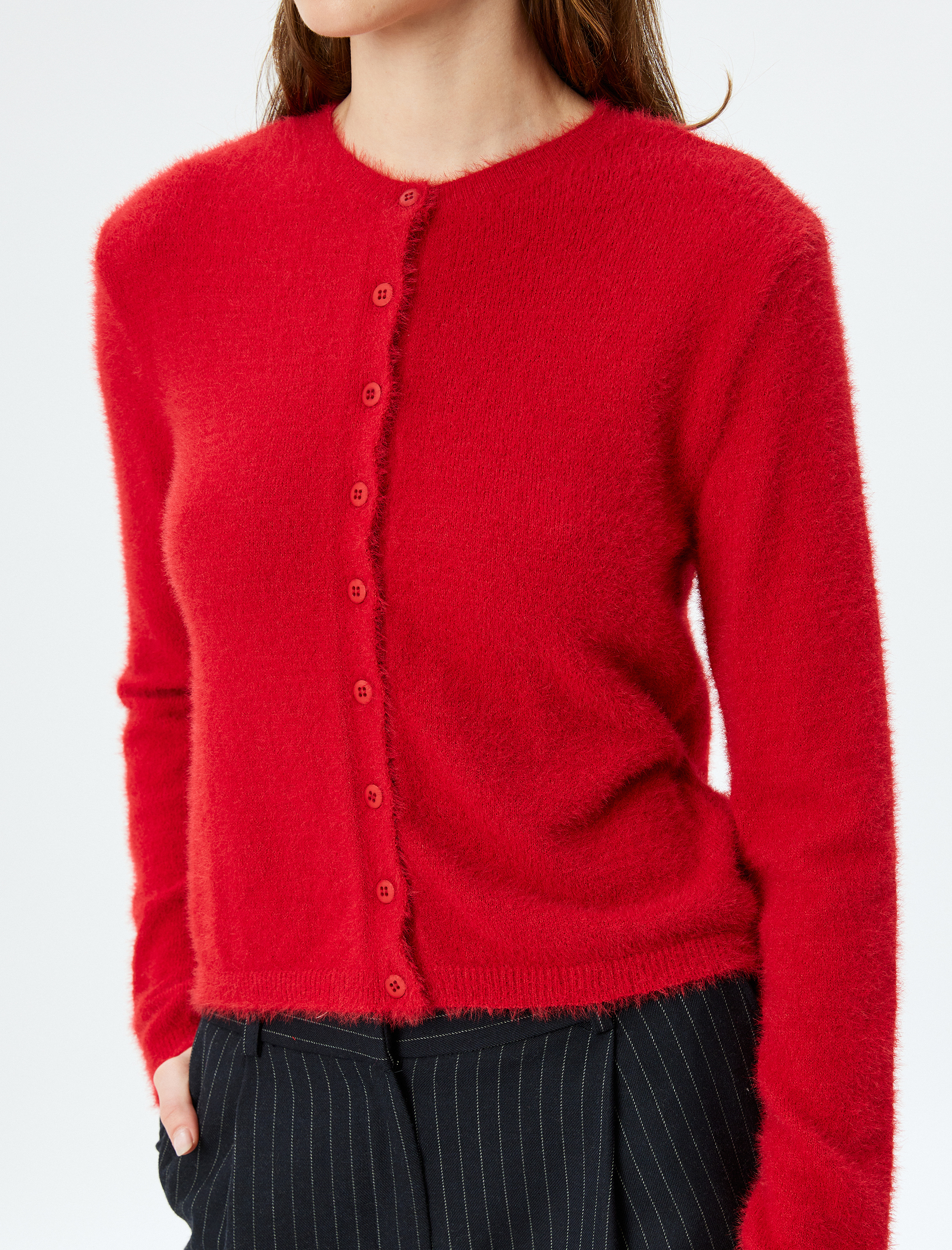   Uzun Kollu Yuvarlak Yaka Düğmeli Peluş Hırka