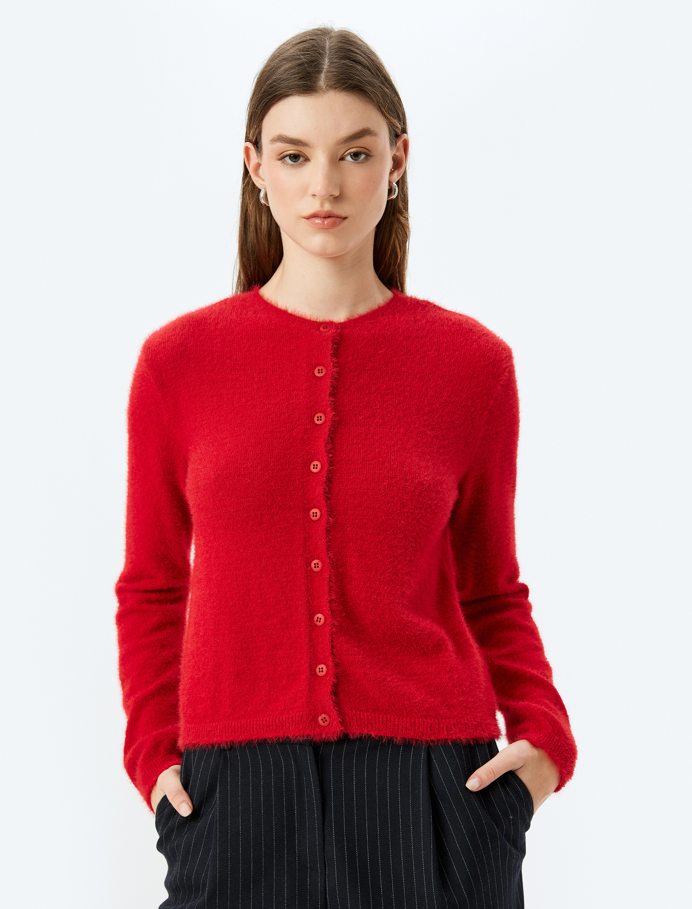   Uzun Kollu Yuvarlak Yaka Düğmeli Peluş Hırka