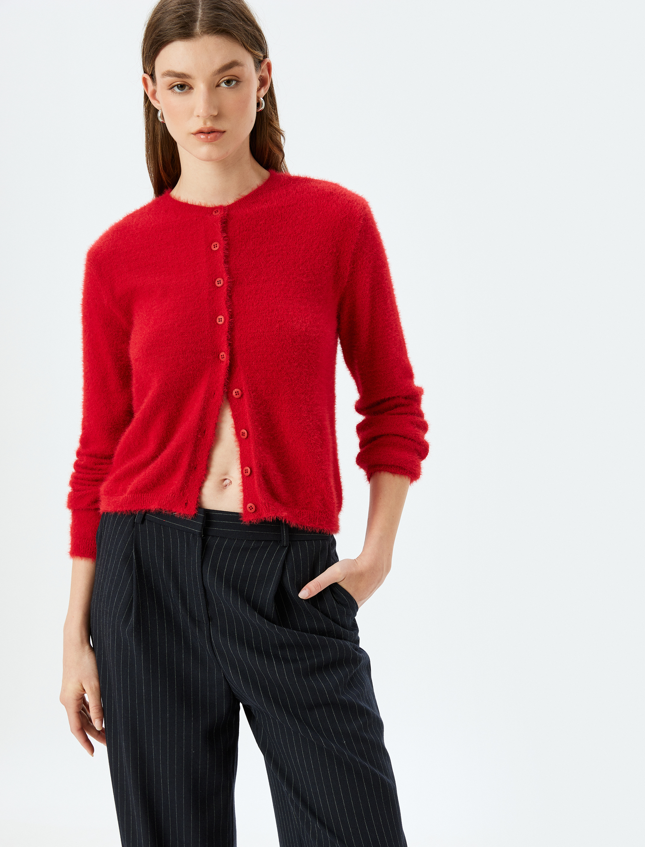   Uzun Kollu Yuvarlak Yaka Düğmeli Peluş Hırka