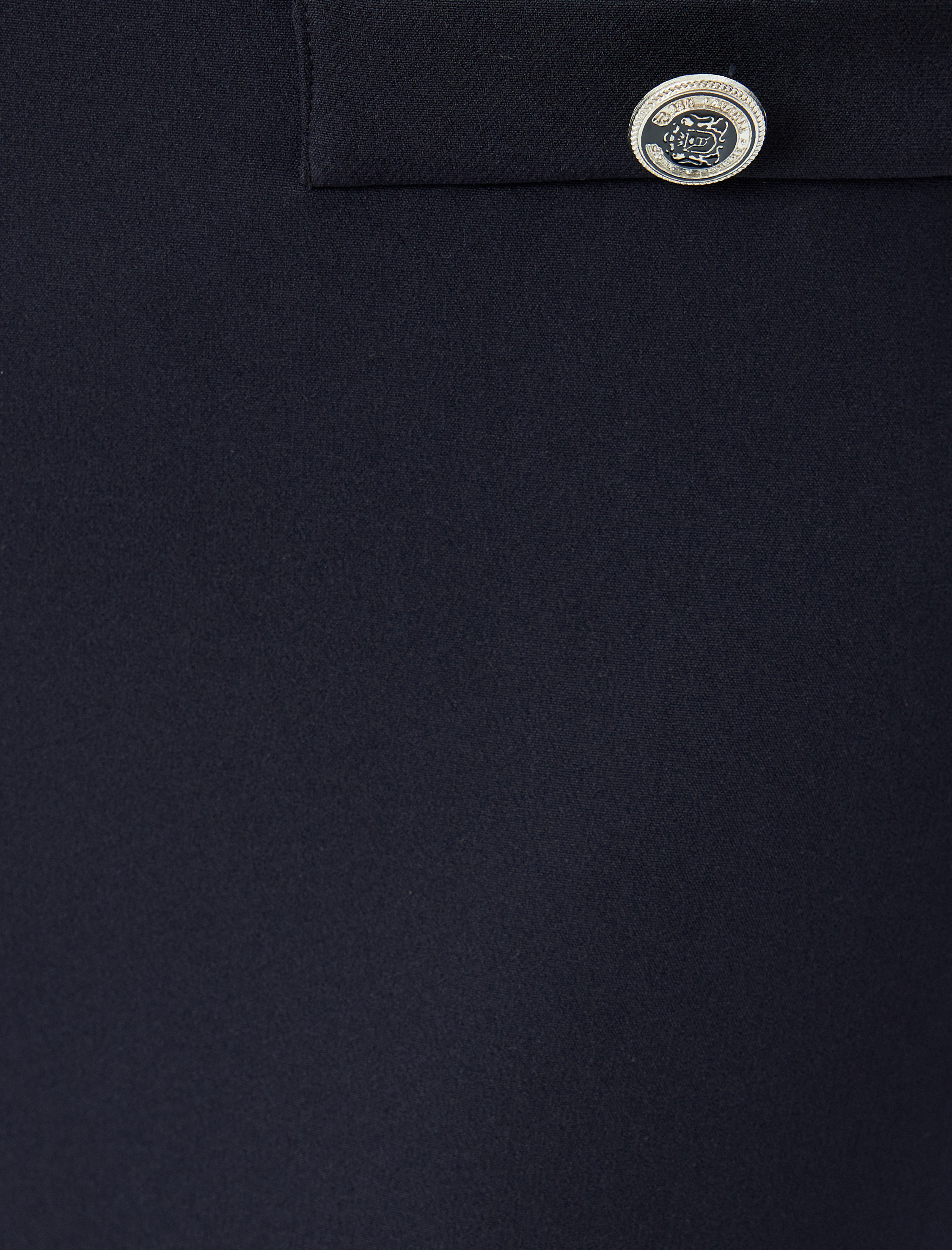   Düğme Aplike Detaylı Yüksek Bel Ekstra Uzun Geniş Paça Kumaş Pantolon