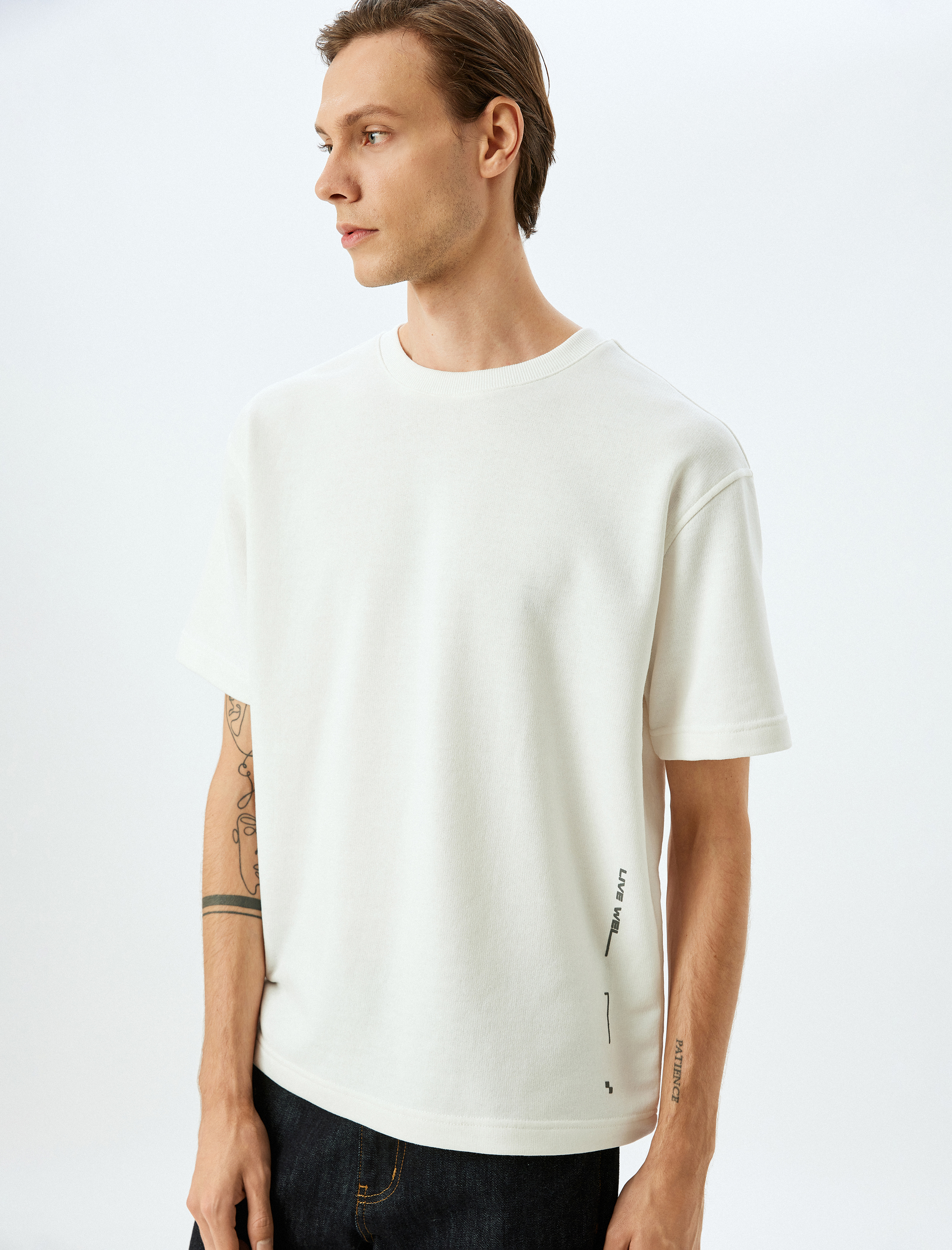   Bisiklet Yaka Kısa Kollu Tok Kumaş Pamuk Karışımlı Slogan Baskılı Oversize Tişört