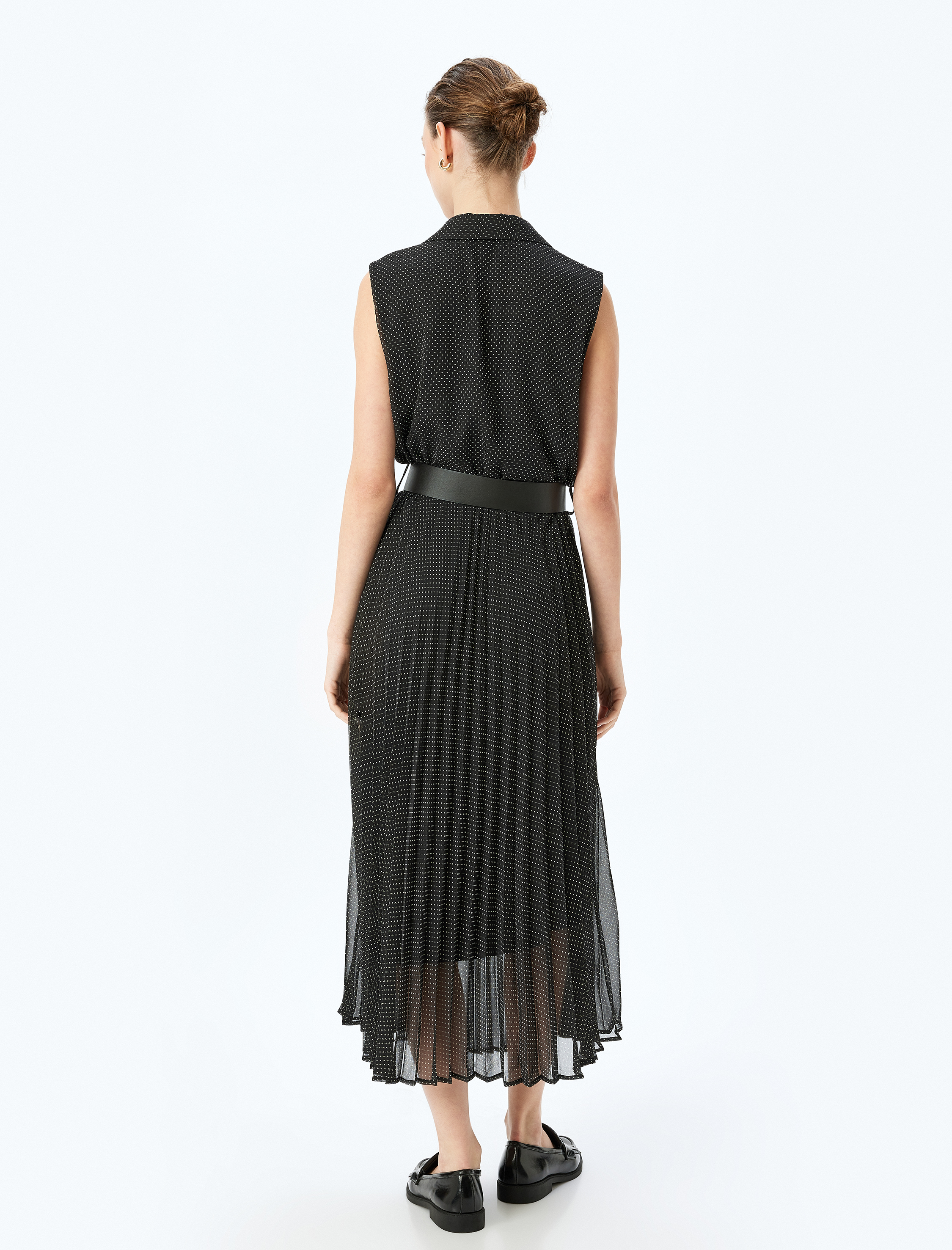   Gömlek Yaka Astarlı Kolsuz Uzun Pileli Puantiyeli Şifon Elbise