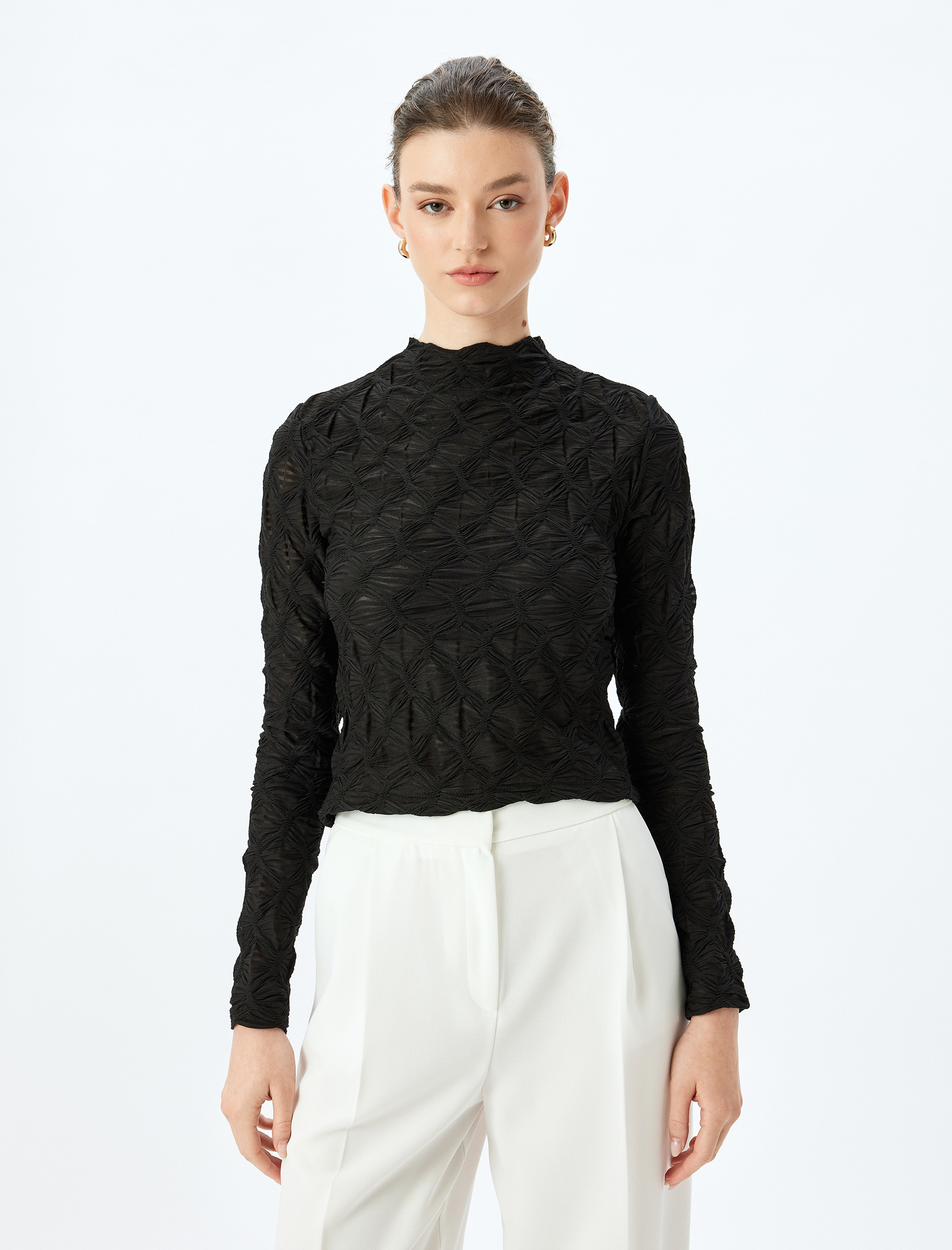   Büzgülü Dokulu Slim Fit Uzun Kollu Dik Yaka Tişört