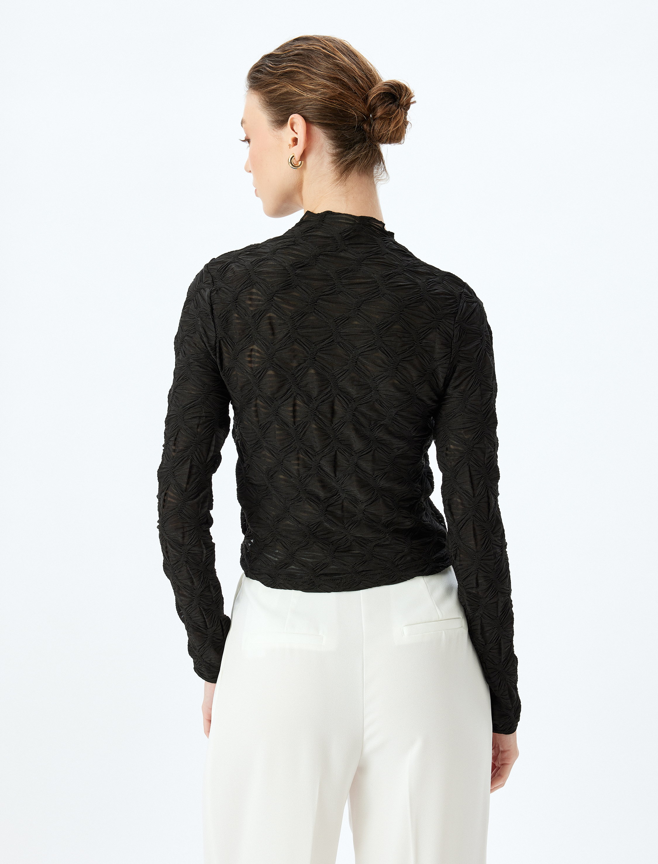   Büzgülü Dokulu Slim Fit Uzun Kollu Dik Yaka Tişört