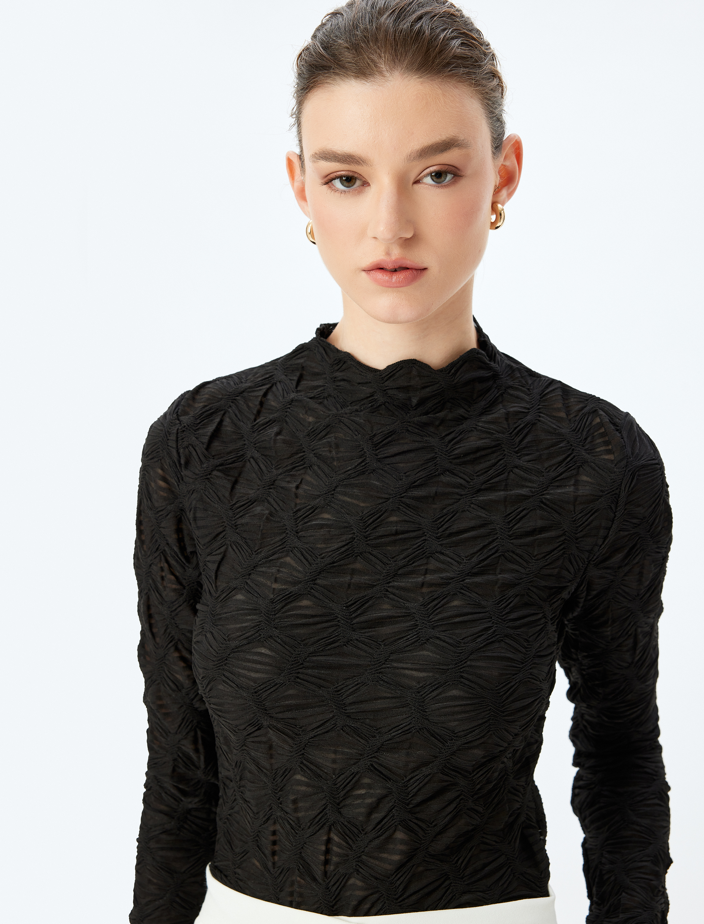   Büzgülü Dokulu Slim Fit Uzun Kollu Dik Yaka Tişört