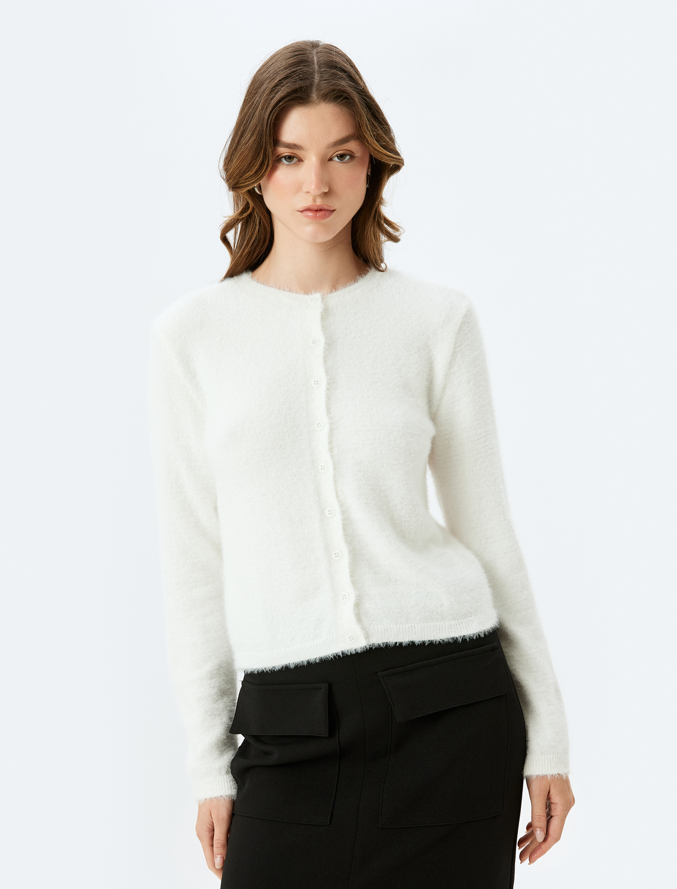   Uzun Kollu Yuvarlak Yaka Düğmeli Peluş Hırka