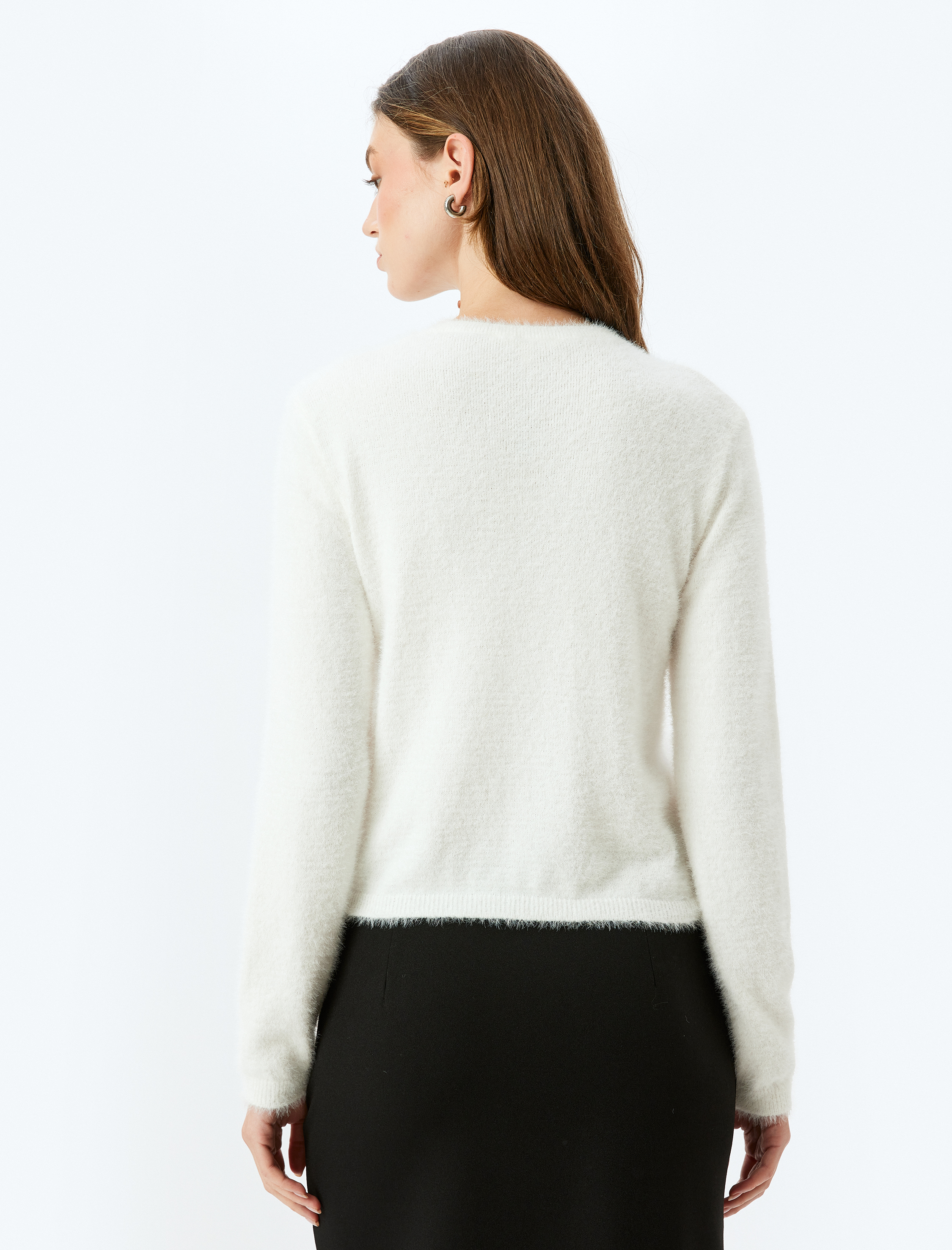   Uzun Kollu Yuvarlak Yaka Düğmeli Peluş Hırka