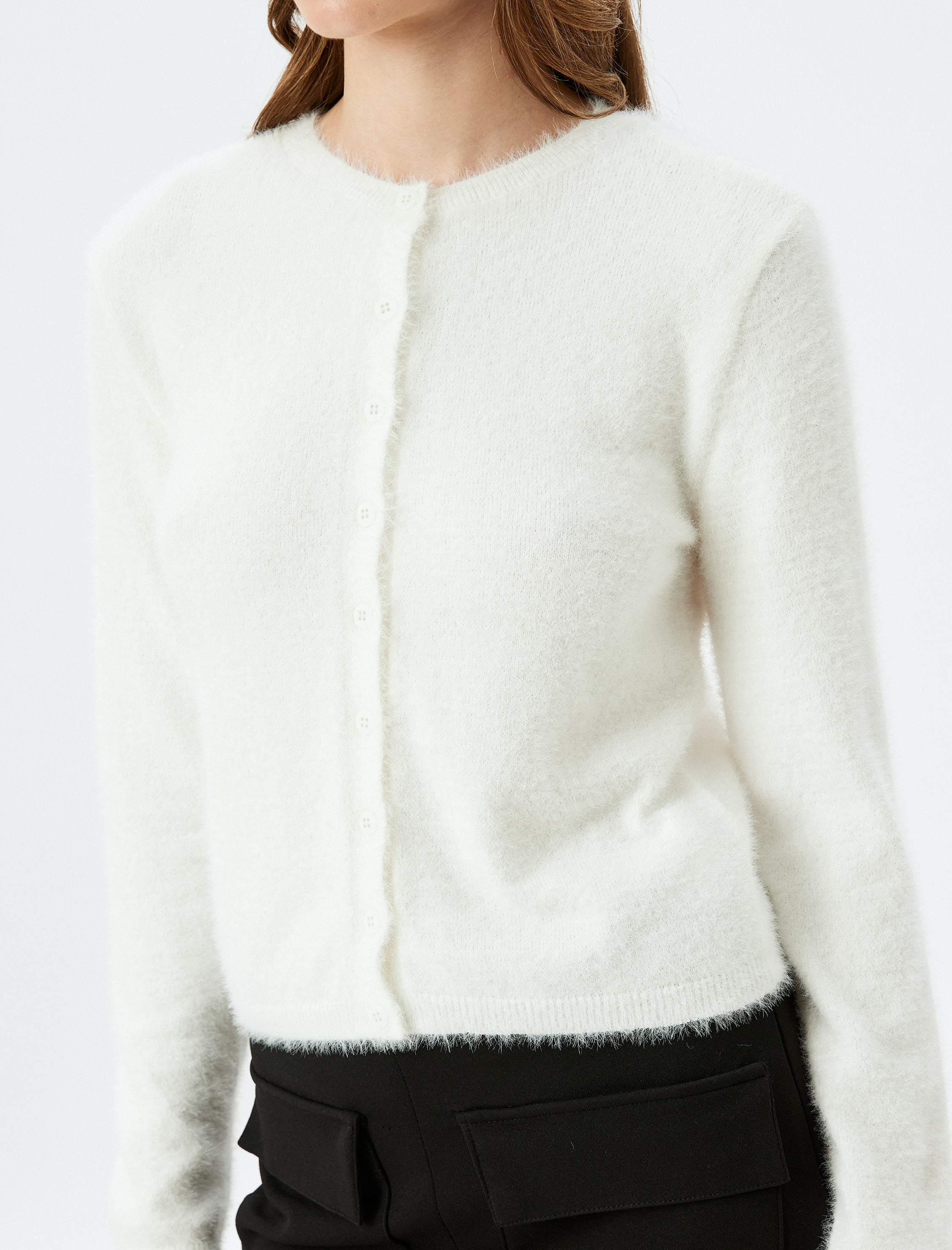   Uzun Kollu Yuvarlak Yaka Düğmeli Peluş Hırka