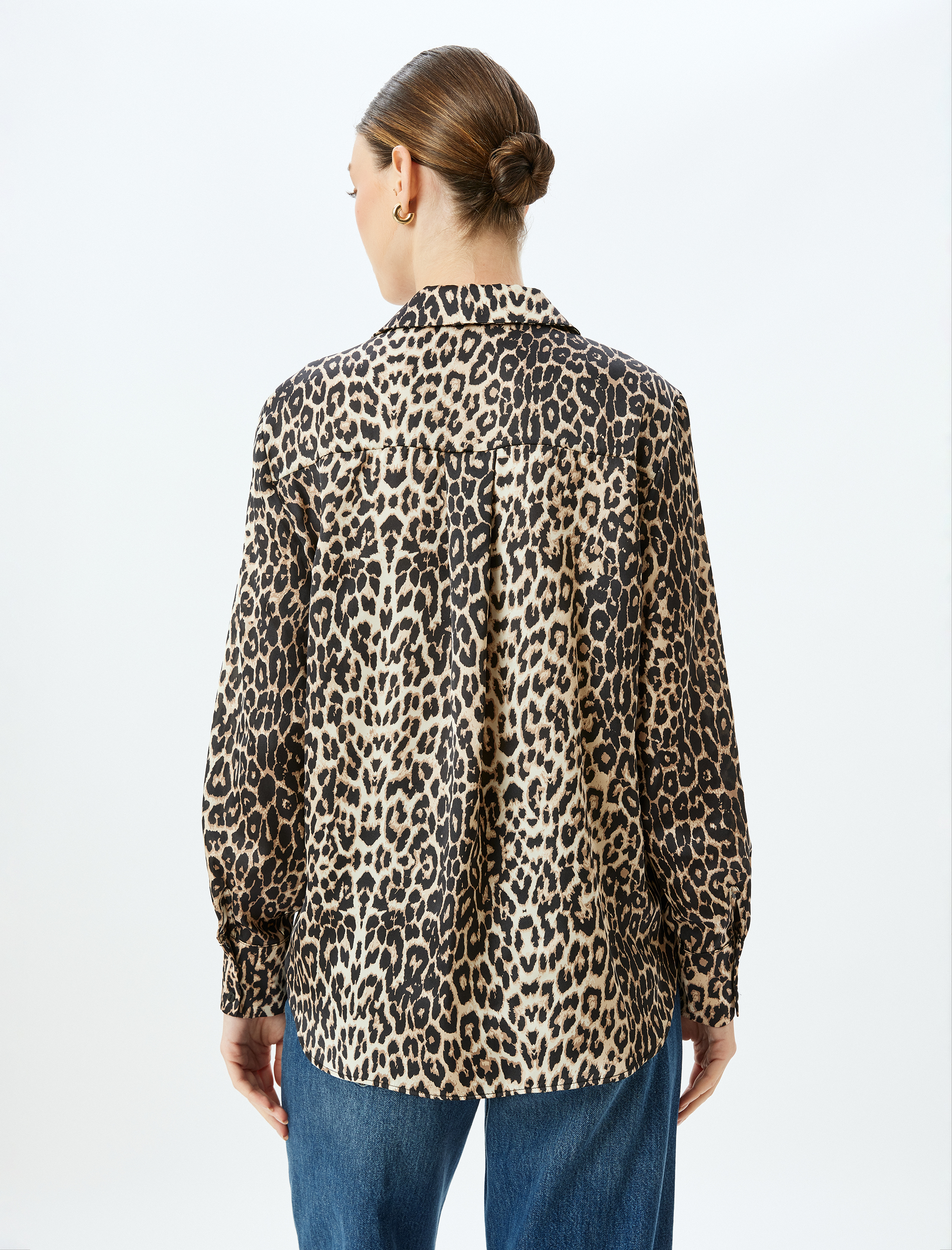 Klasik Yaka Uzun Kollu Leopar Desenli Saten Gömlek