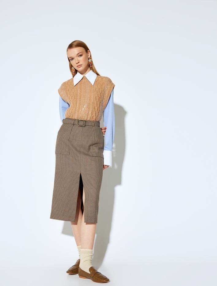  Koton X Melis Ağazat - Kazayağı Desenli Önden Yırtmaç Detaylı Cepli Kemerli Midi Boy Kalem Etek