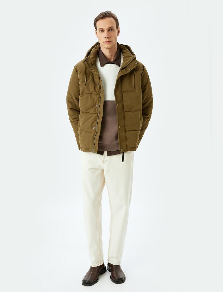  Etiket Detaylı Slim Fit Kapşonlu Şişme Mont