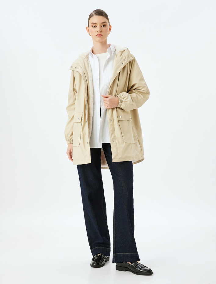  Cepli Çıt Çıt Düğme Kapamalı Cepli İçi Peluş Astarlı Kapüşonlu Oversize Suni Deri Parka