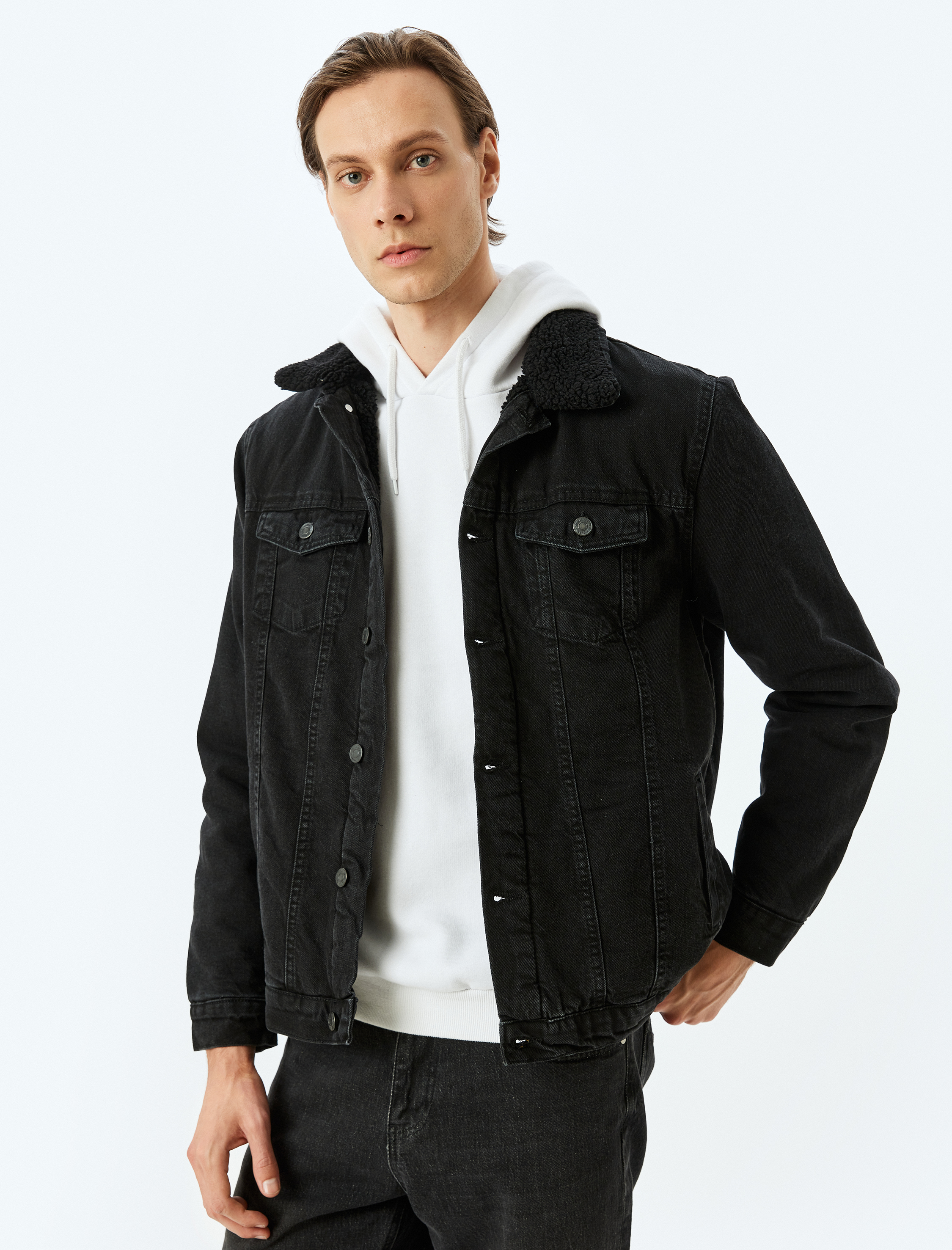   Pamuklu Kapaklı Cepli Peluş Yaka Detaylı Kot Ceket