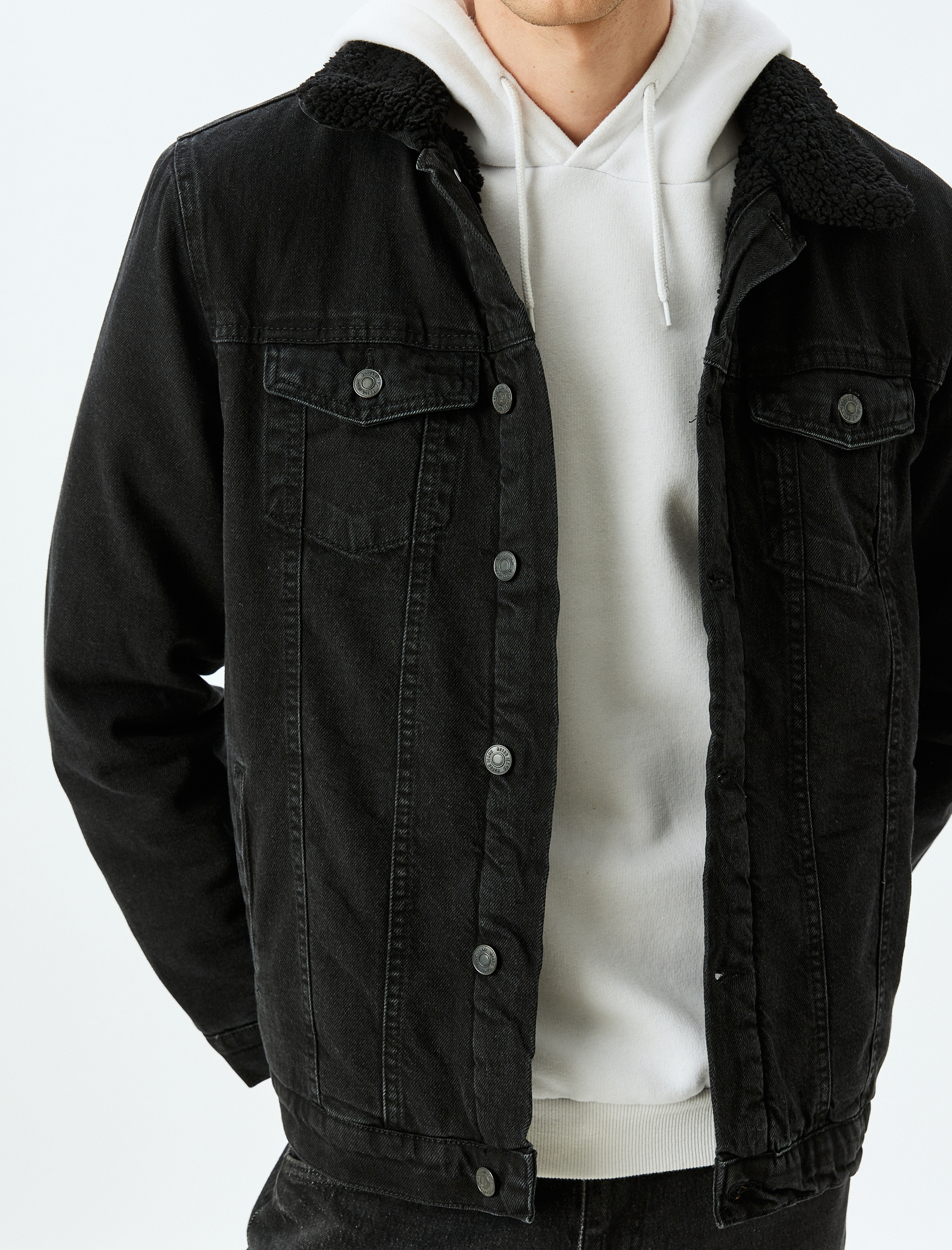   Pamuklu Kapaklı Cepli Peluş Yaka Detaylı Kot Ceket