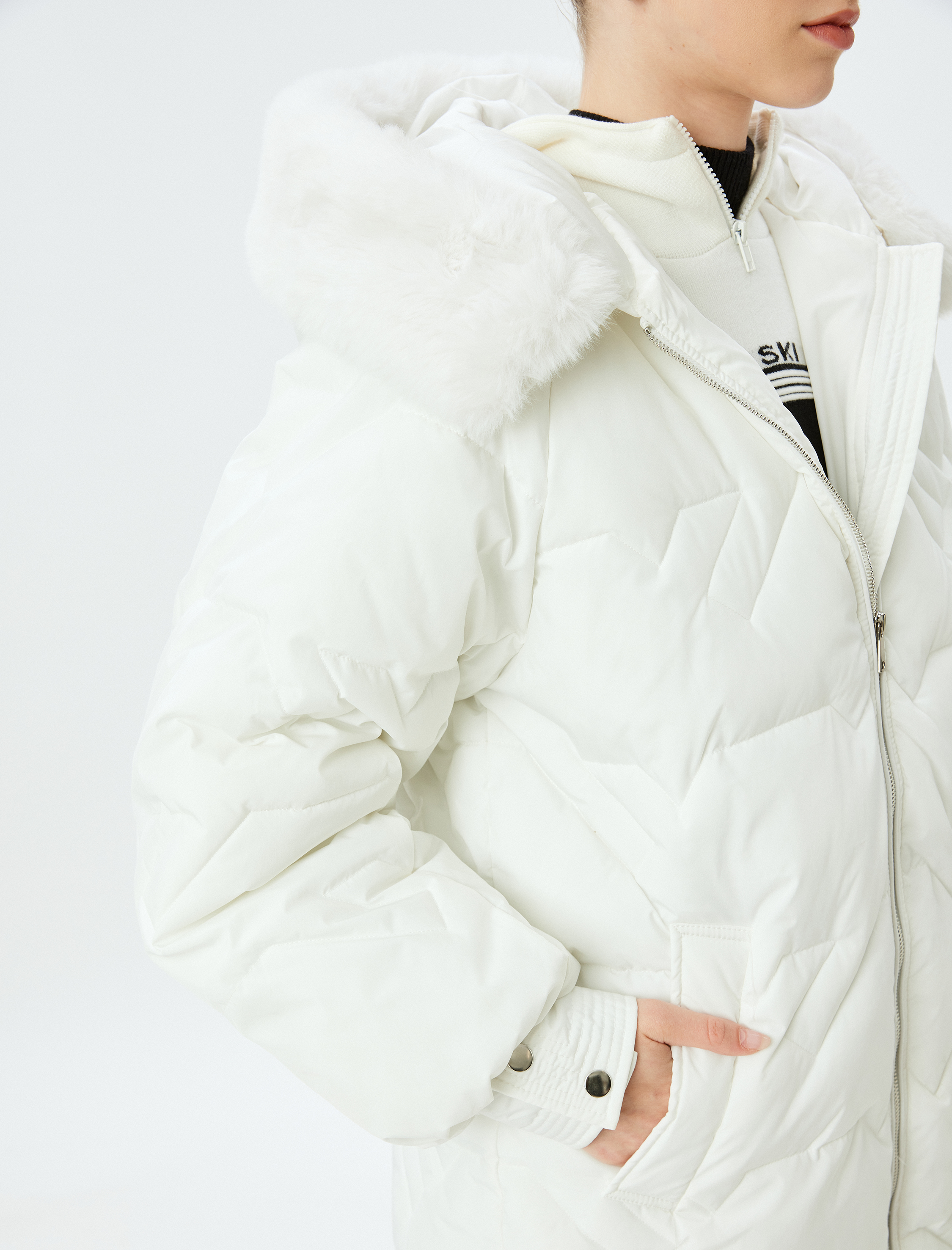   Cepli Fermuar Kapamalı Kapüşonlu Çıkarılabilir Suni Kürk Yaka Su İtici Kapitone Uzun Şişme Mont