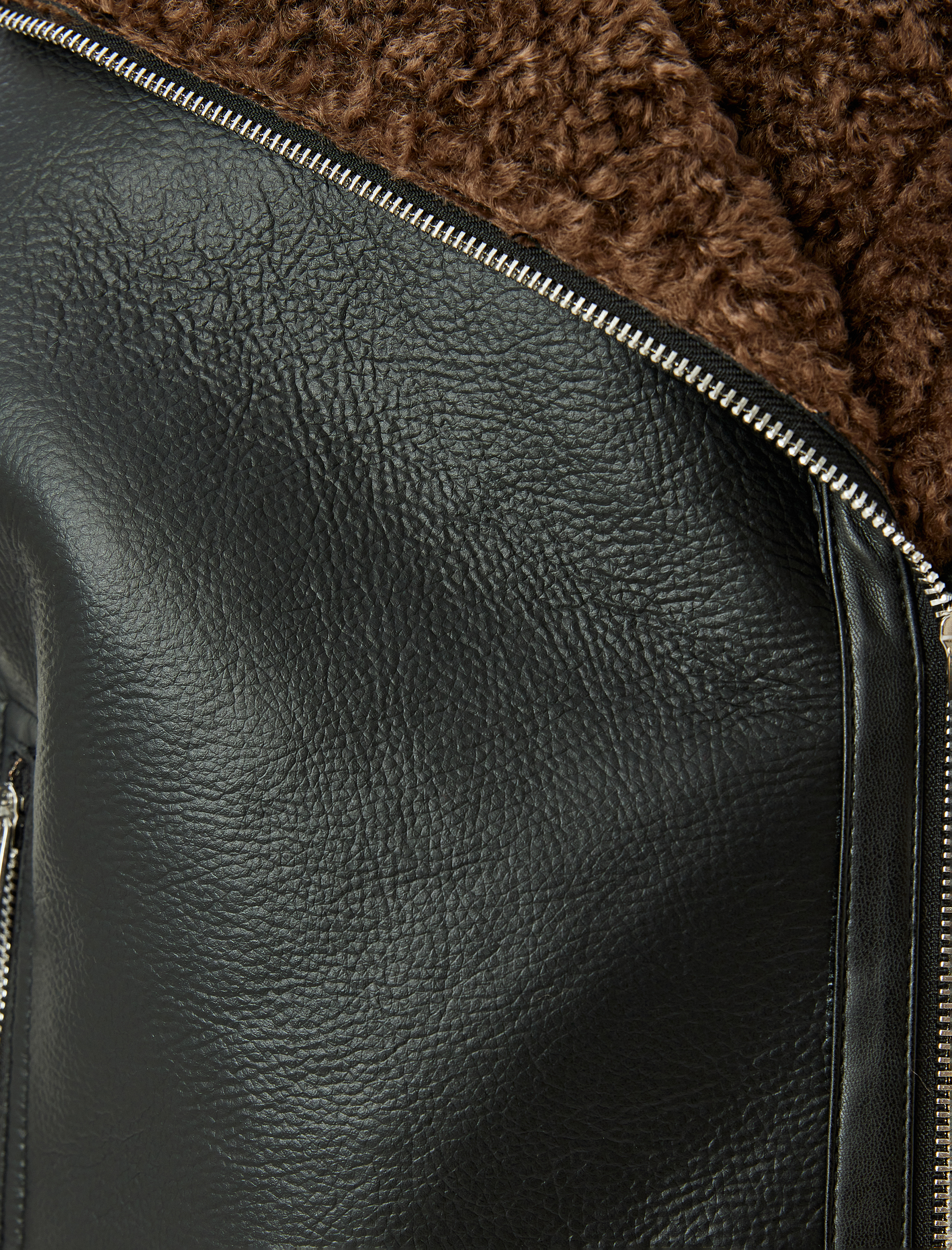   Kolsuz Fermuarlı Yakası ve Astarı Peluş Suni Deri Oversize Biker Yelek