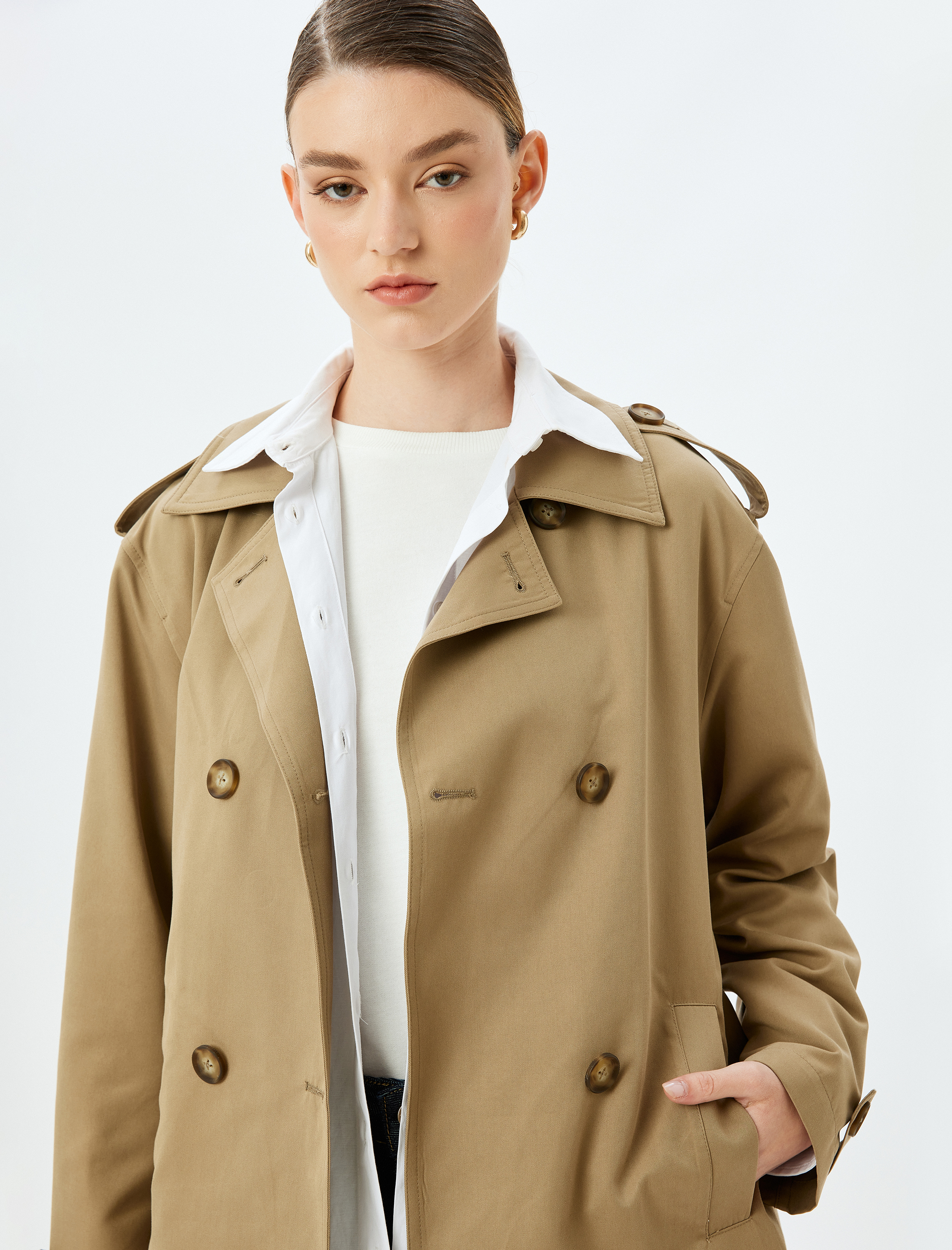 Koton Kadın Cepli Düğmeli  Kemerli Kruvaze Oversize Kısa Trençkot - 1
