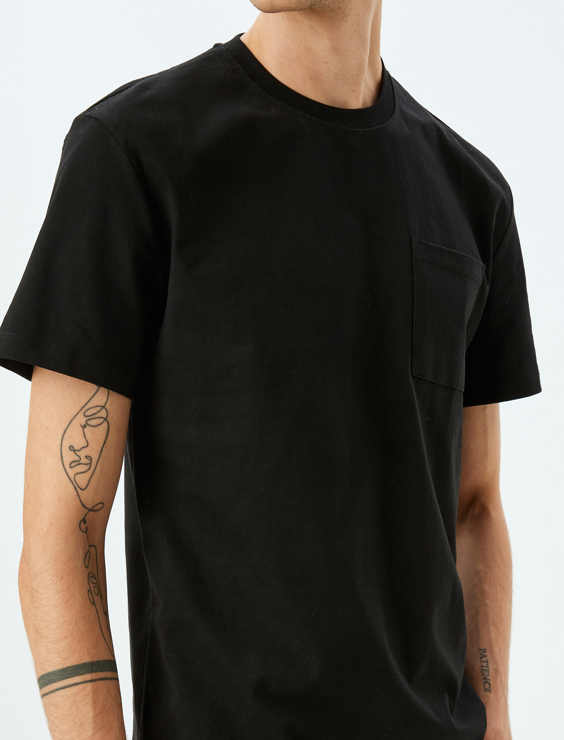   Kısa Kollu Bisiklet Yaka Cep Detaylı Tok Kumaş Pamuklu Oversize Tişört