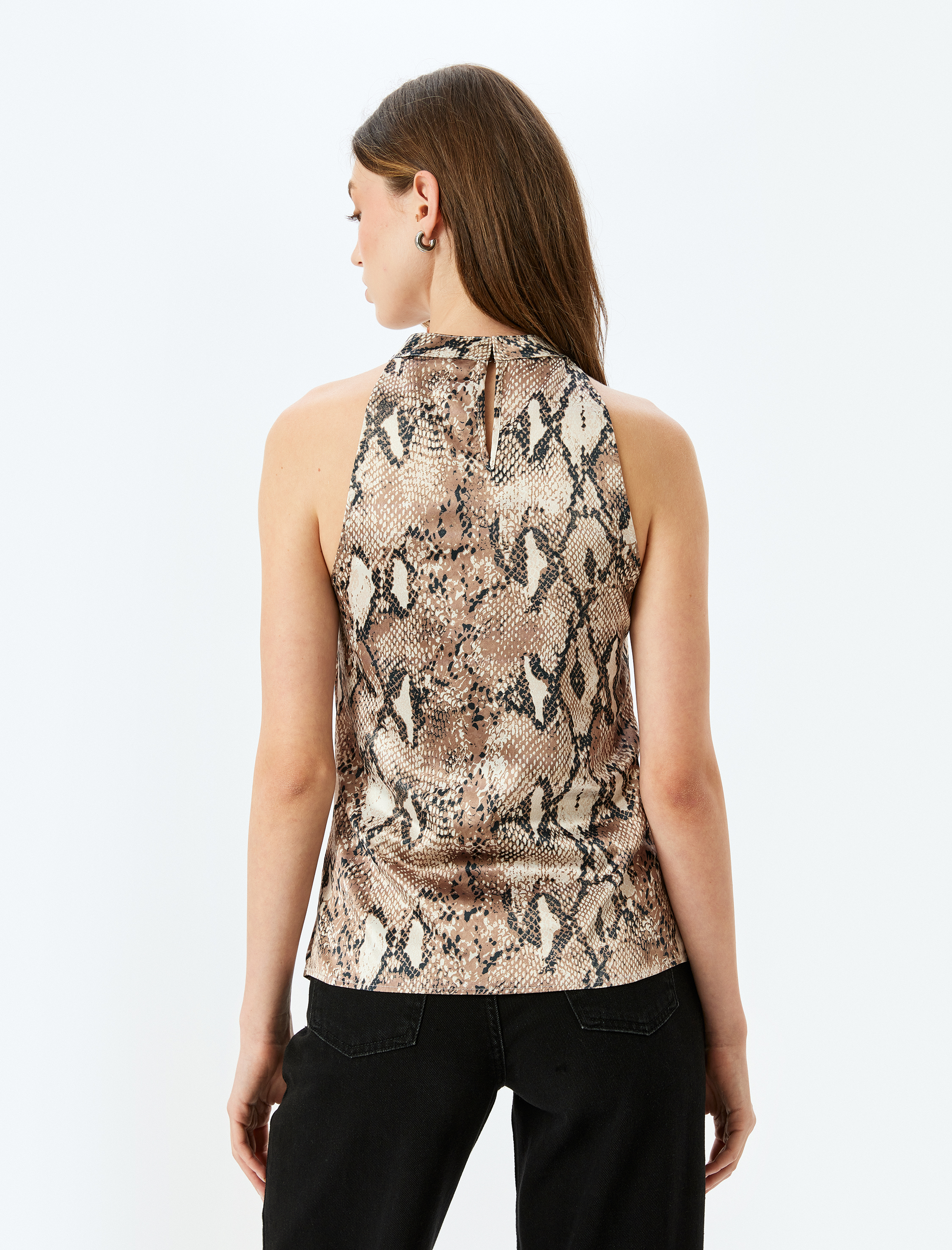   Kolsuz Yılan Derisi Baskılı Sırt Detaylı Halter Yaka Bluz