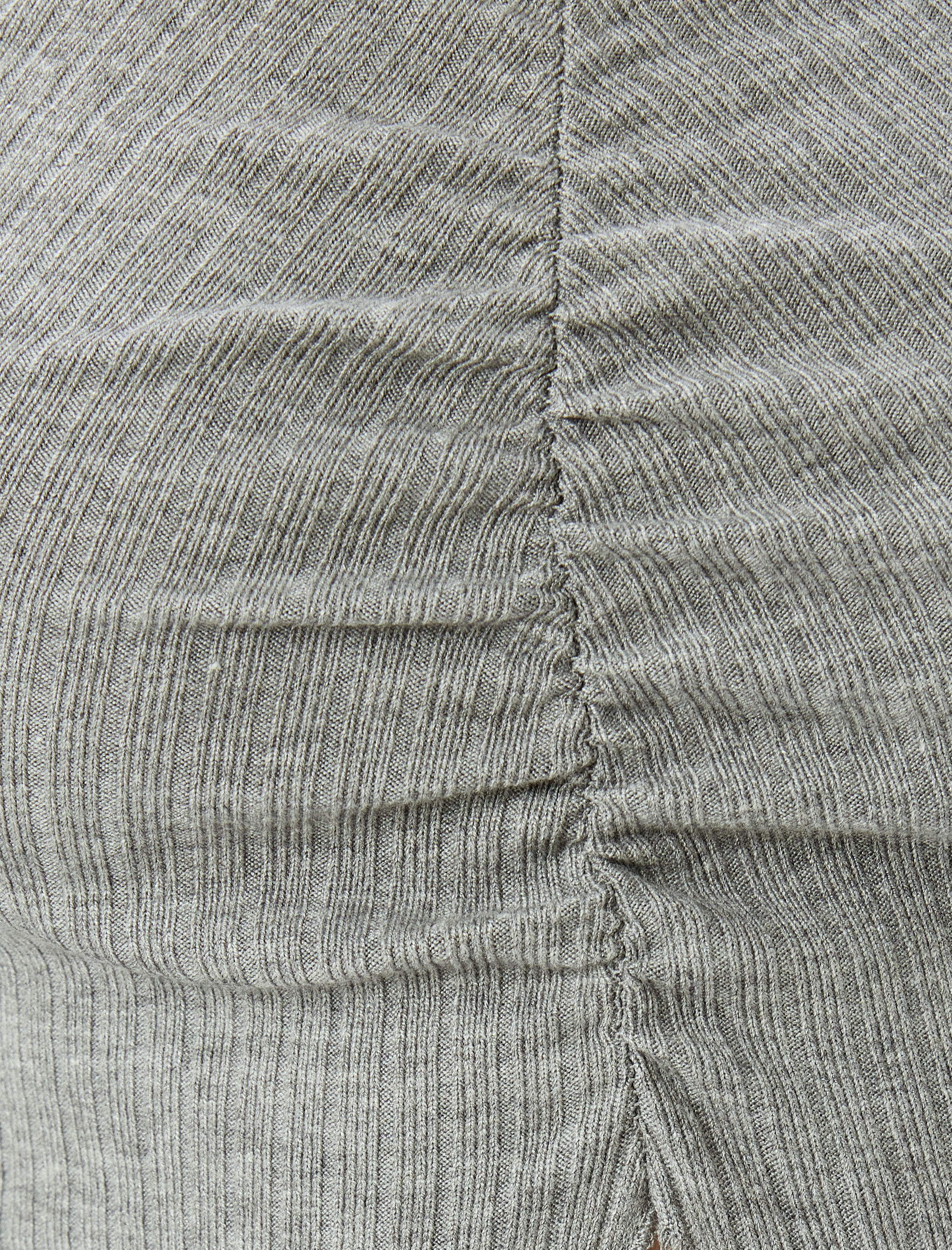   Uzun Kollu Madonna Yaka Omzu Açık Asimetrik Pencere Detaylı Bluz