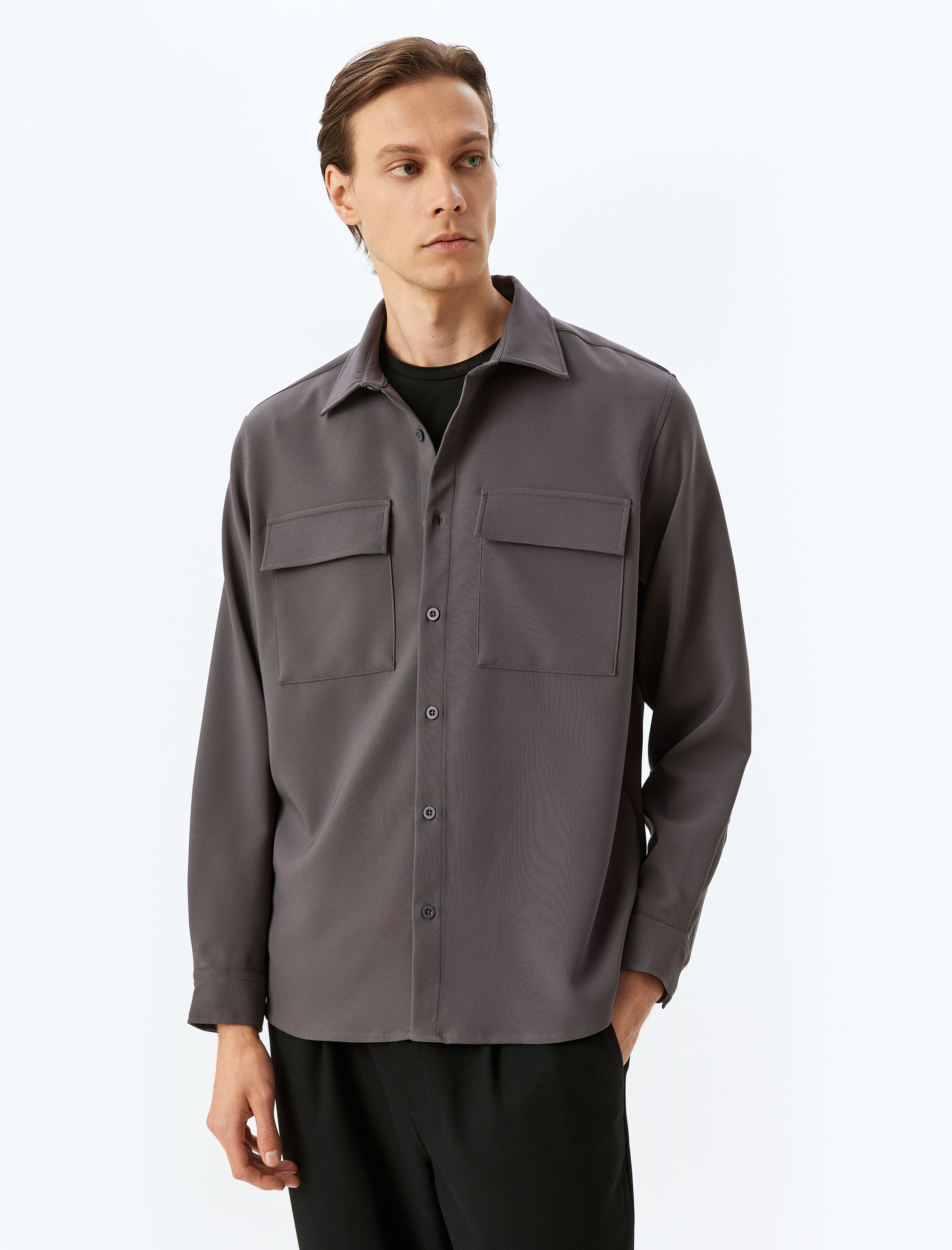   Kapaklı Cep Detaylı Regular Fit Düğmeli Uzun Kollu Gömlek