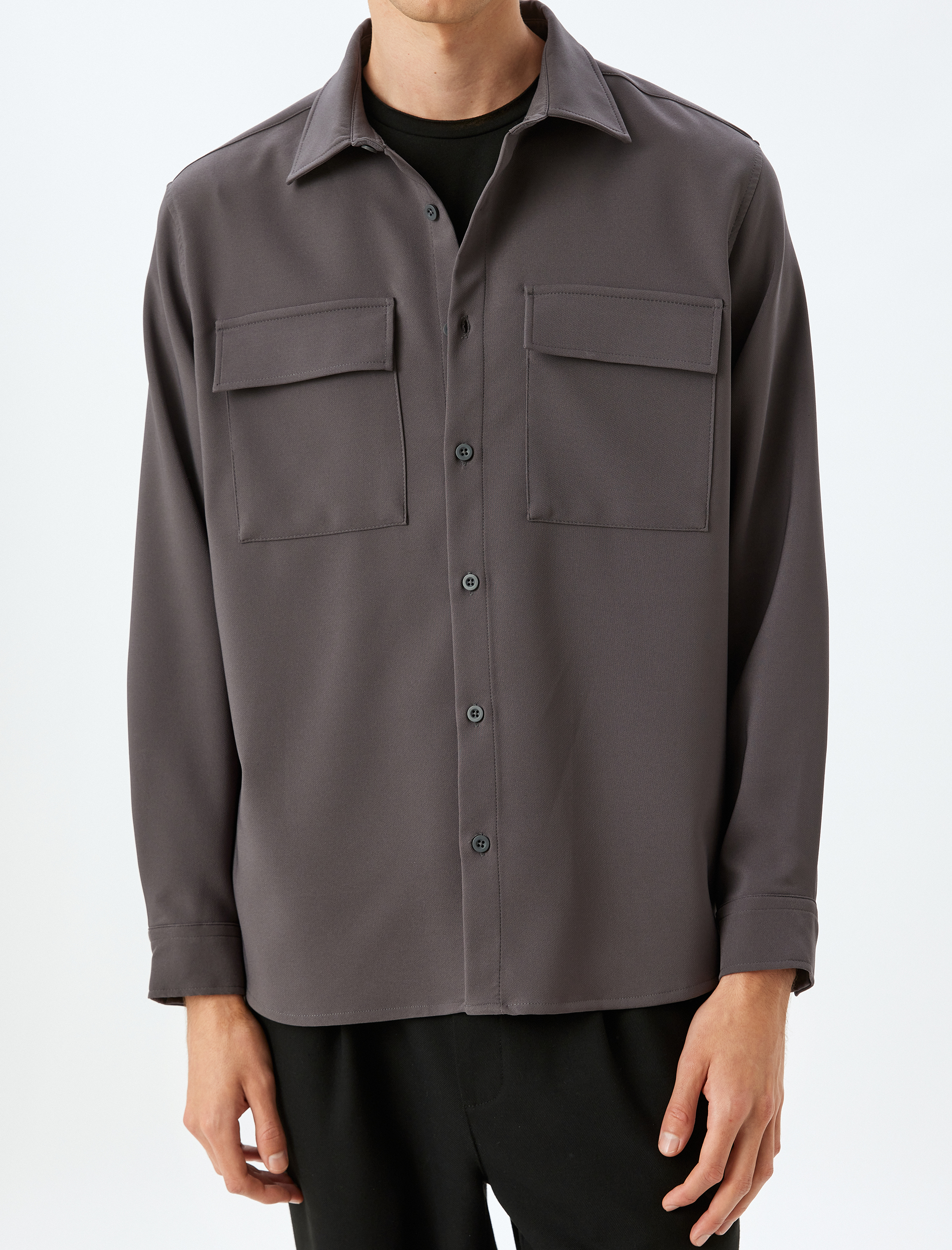   Kapaklı Cep Detaylı Regular Fit Düğmeli Uzun Kollu Gömlek