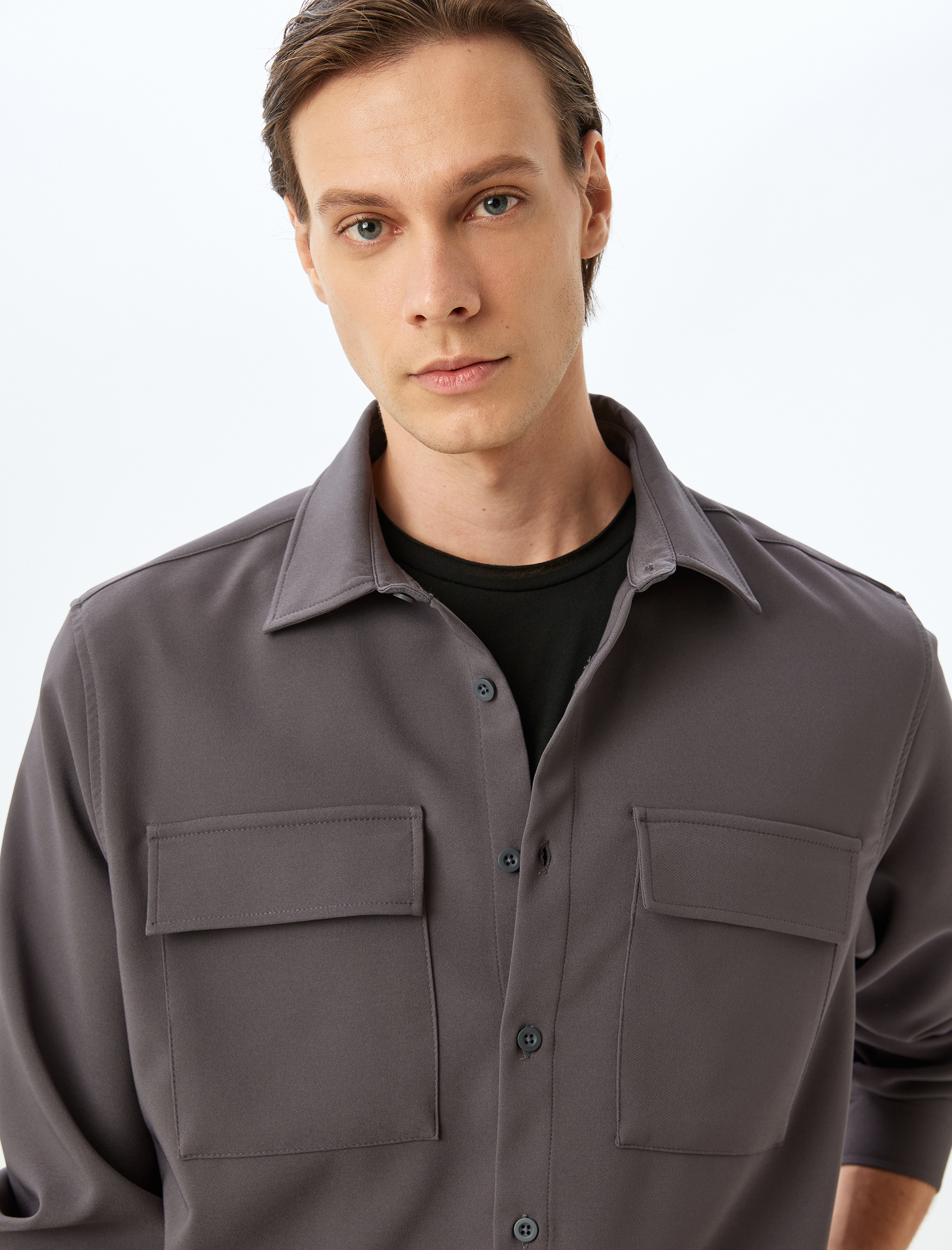   Kapaklı Cep Detaylı Regular Fit Düğmeli Uzun Kollu Gömlek