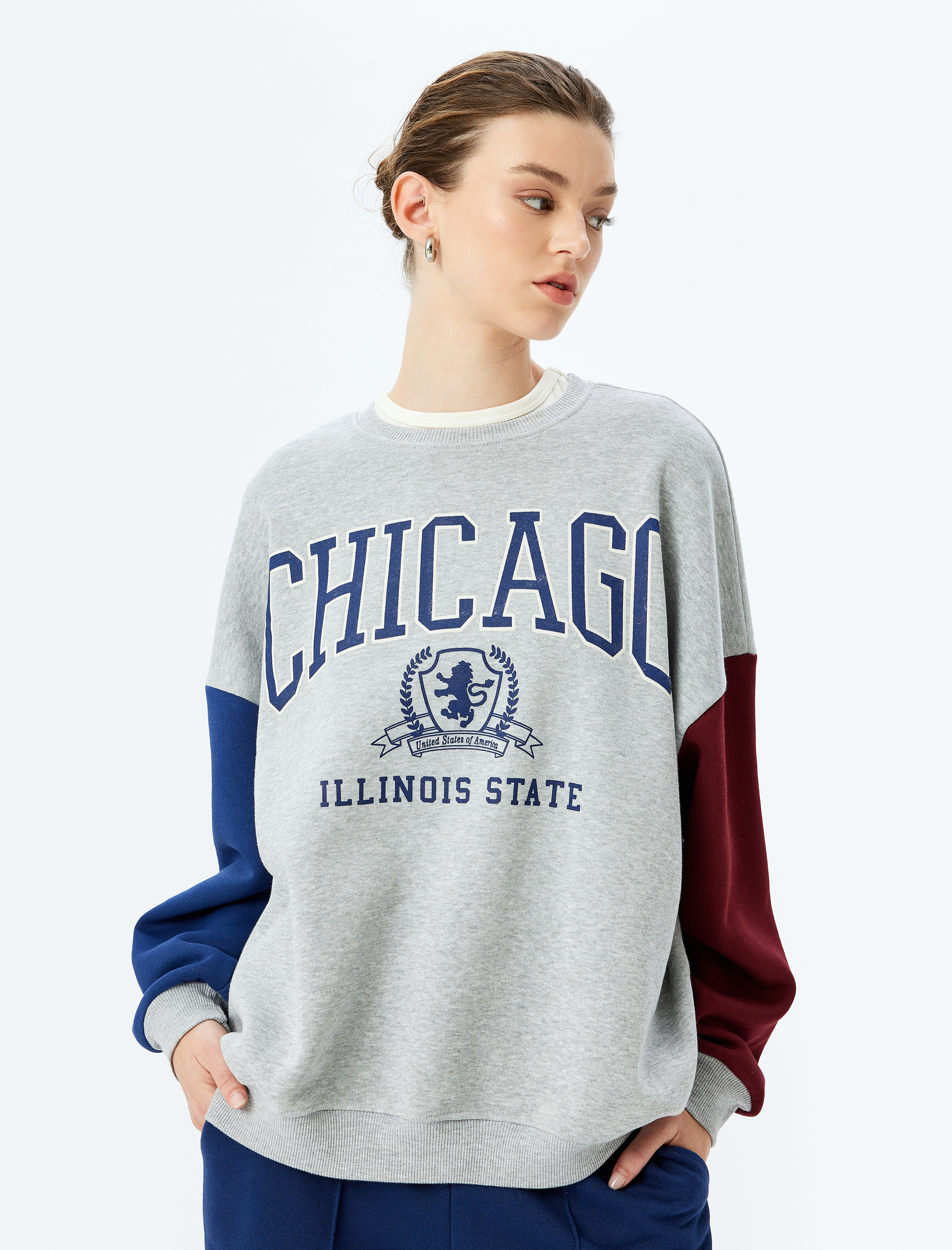   Üç İplik Şardonlu Renk Bloklu Uzun Kollu Bisiklet Yaka Baskılı Oversize Sweatshirt