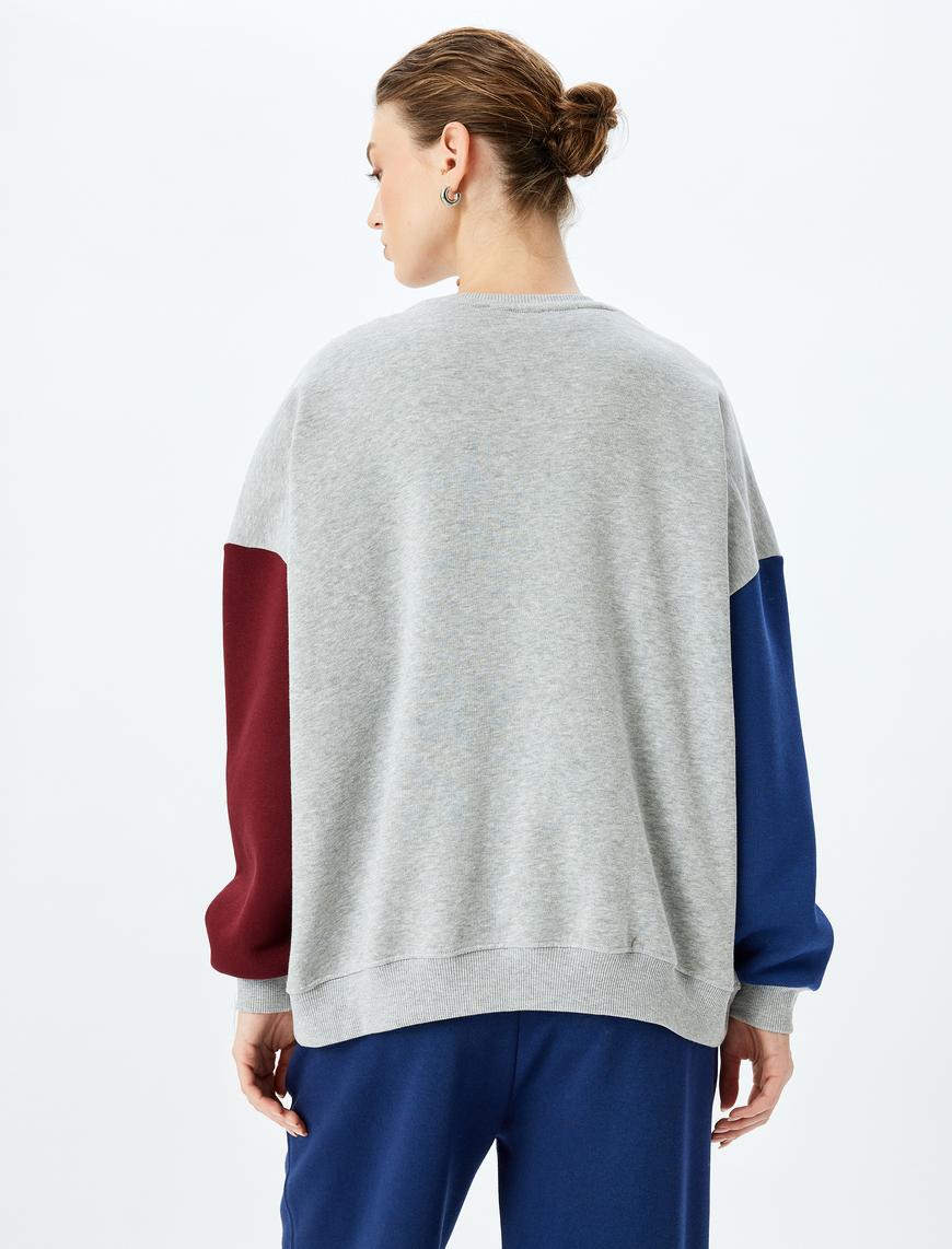   Renk Bloklu Uzun Kollu Bisiklet Yaka Baskılı Oversize Sweatshirt