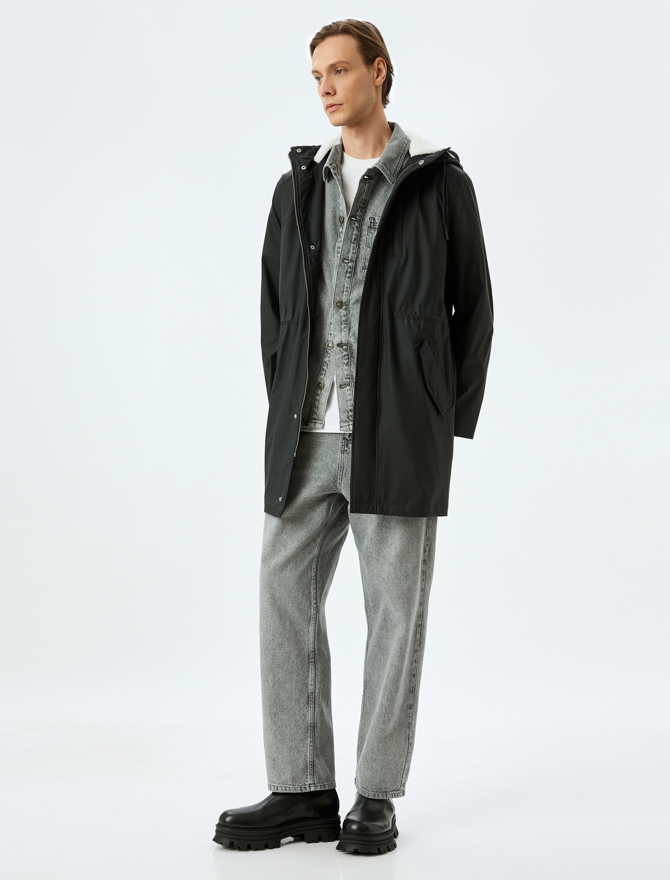 Kapşonlu Slim Fit Fermuarlı Suni Deri Yağmurluk