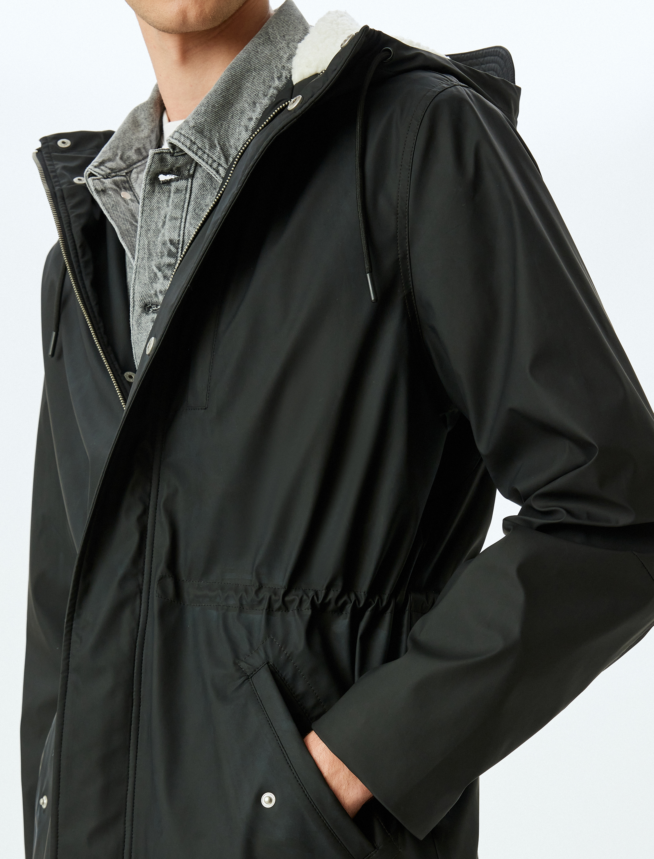 Kapşonlu Slim Fit Fermuarlı Suni Deri Yağmurluk
