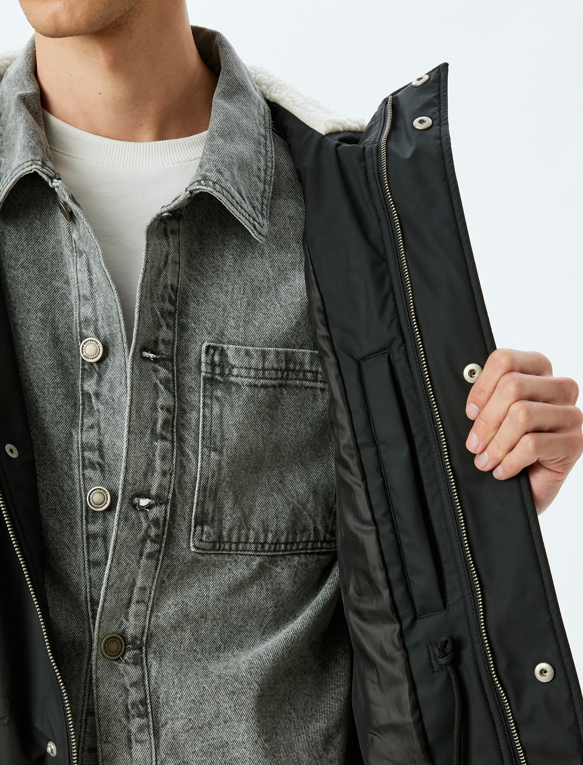 Kapşonlu Slim Fit Fermuarlı Suni Deri Yağmurluk